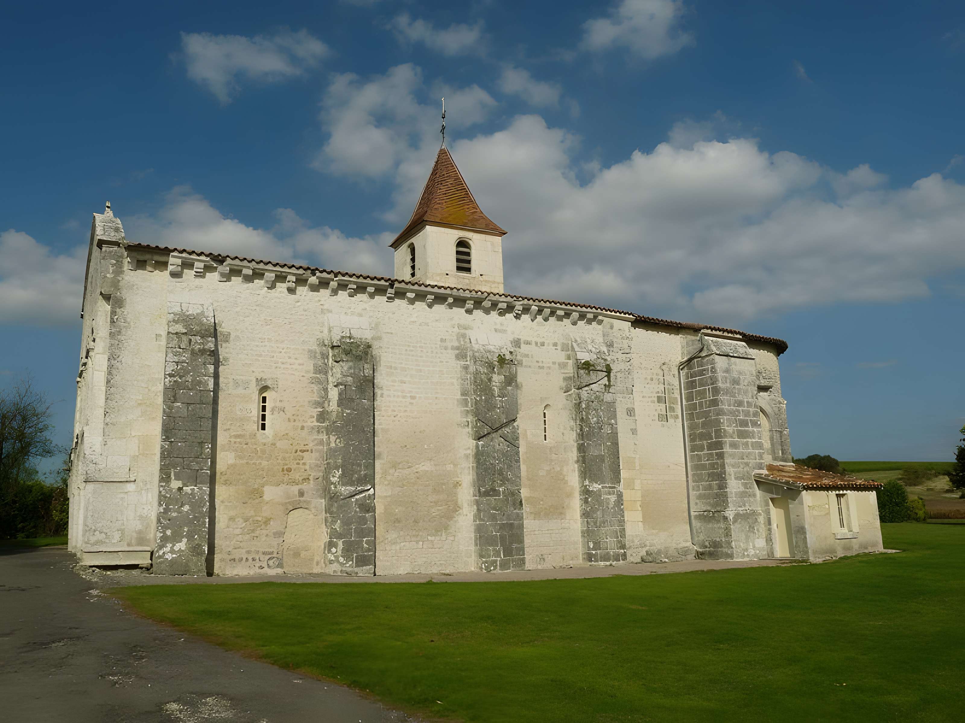 Église Saint-Médard de Ladiville