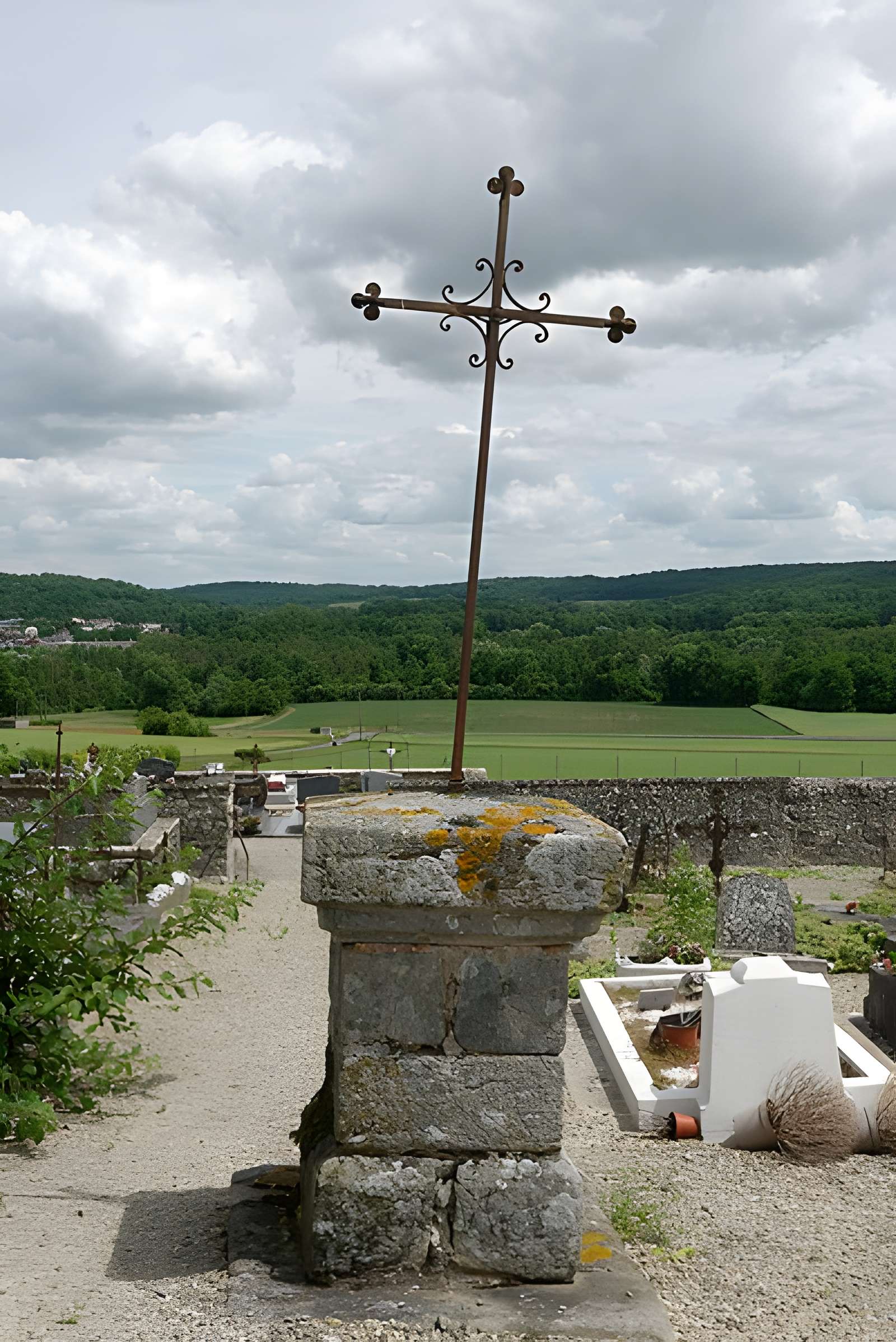 Église Saint-Meuge-de-Lourps de Longueville