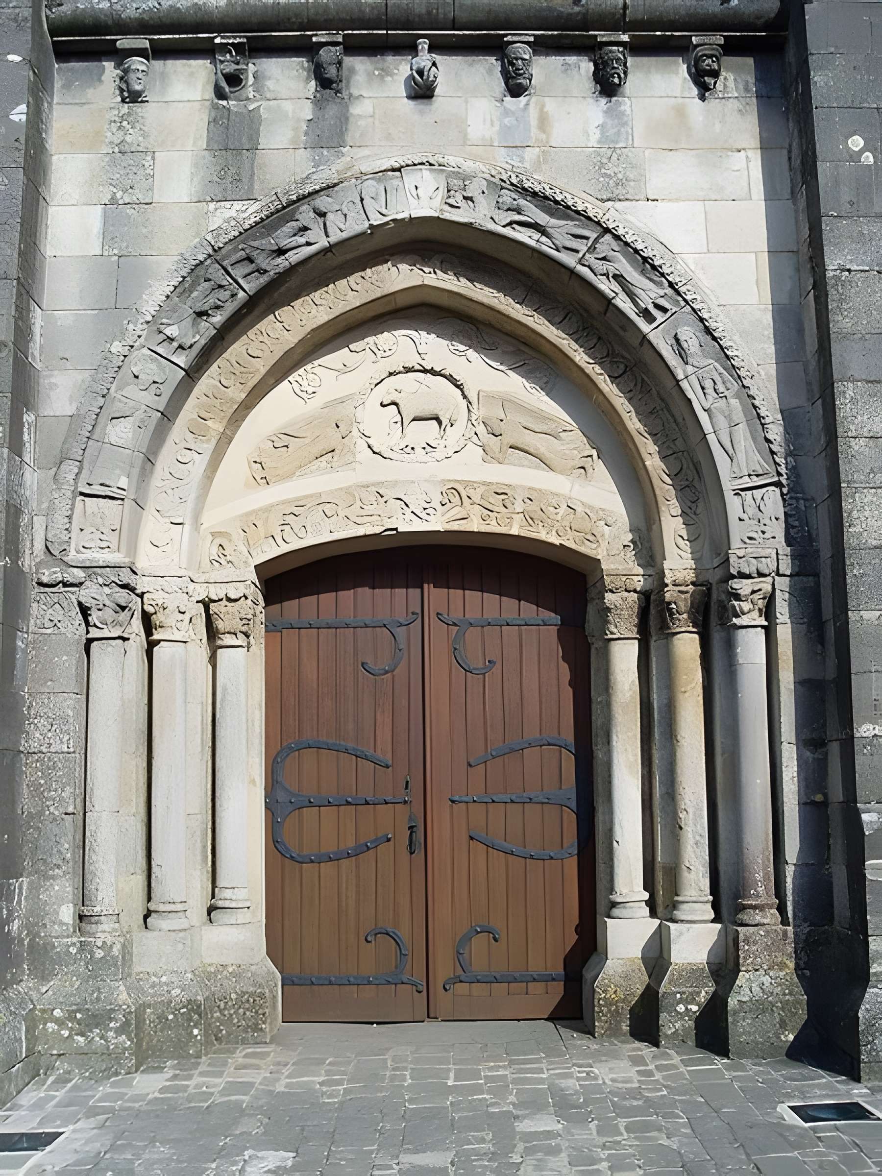 Église Saint-Michel de Champagne-Mouton