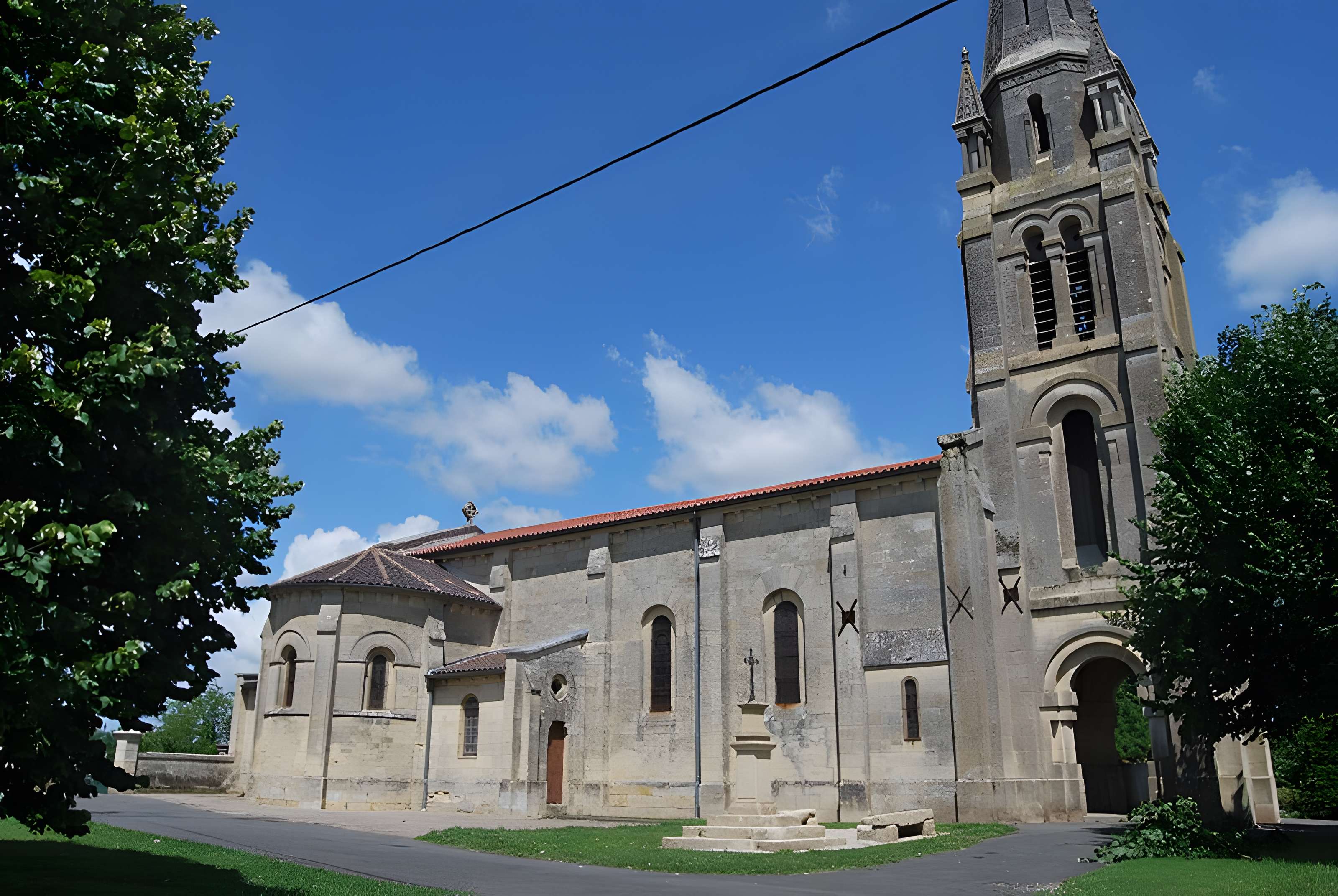 Église Saint-Michel de Civrac-sur-Dordogne