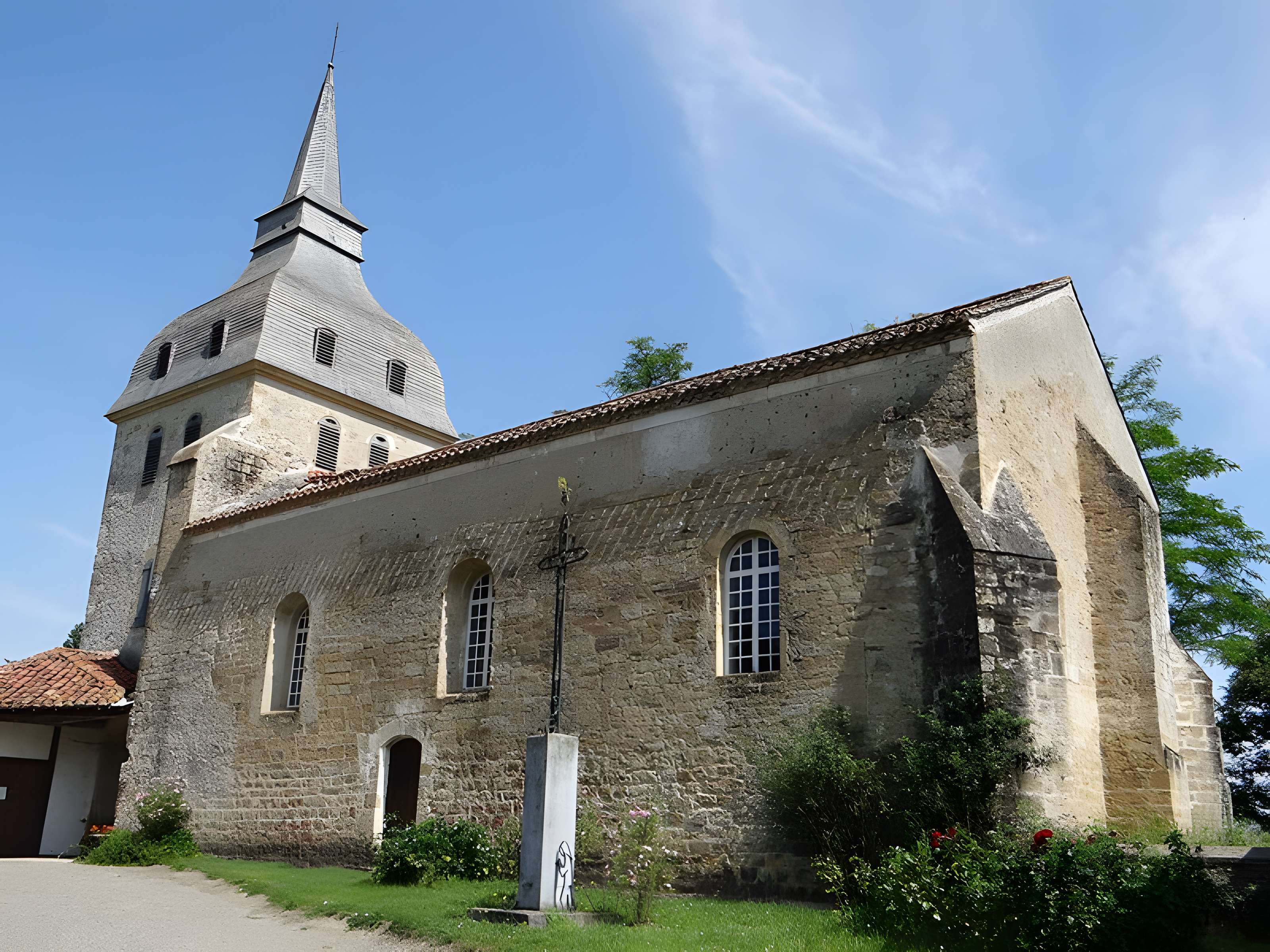 Église Saint-Michel de Galiax 