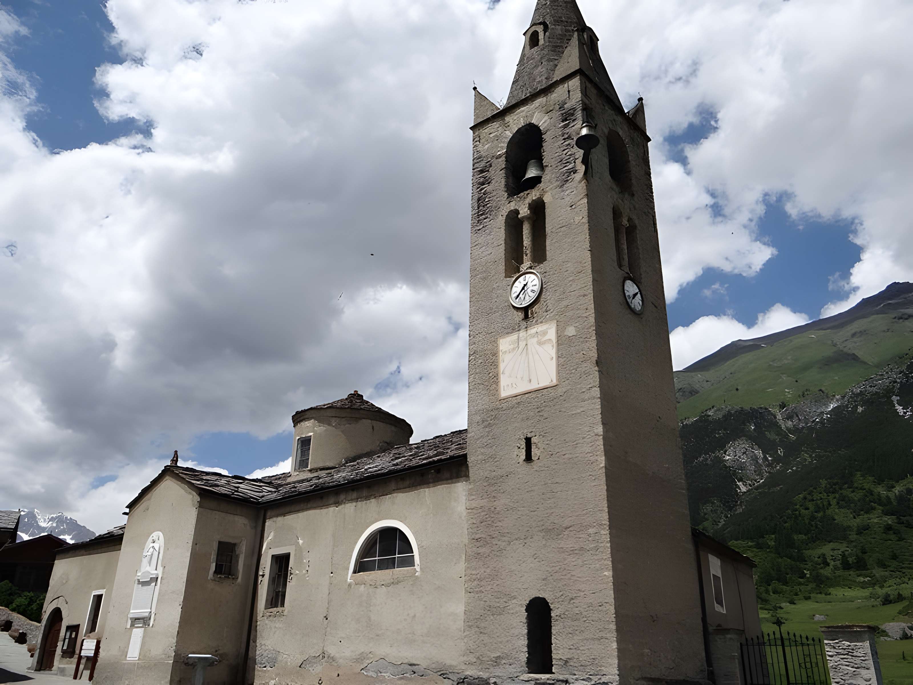 Église Saint-Michel de Lanslevillard 