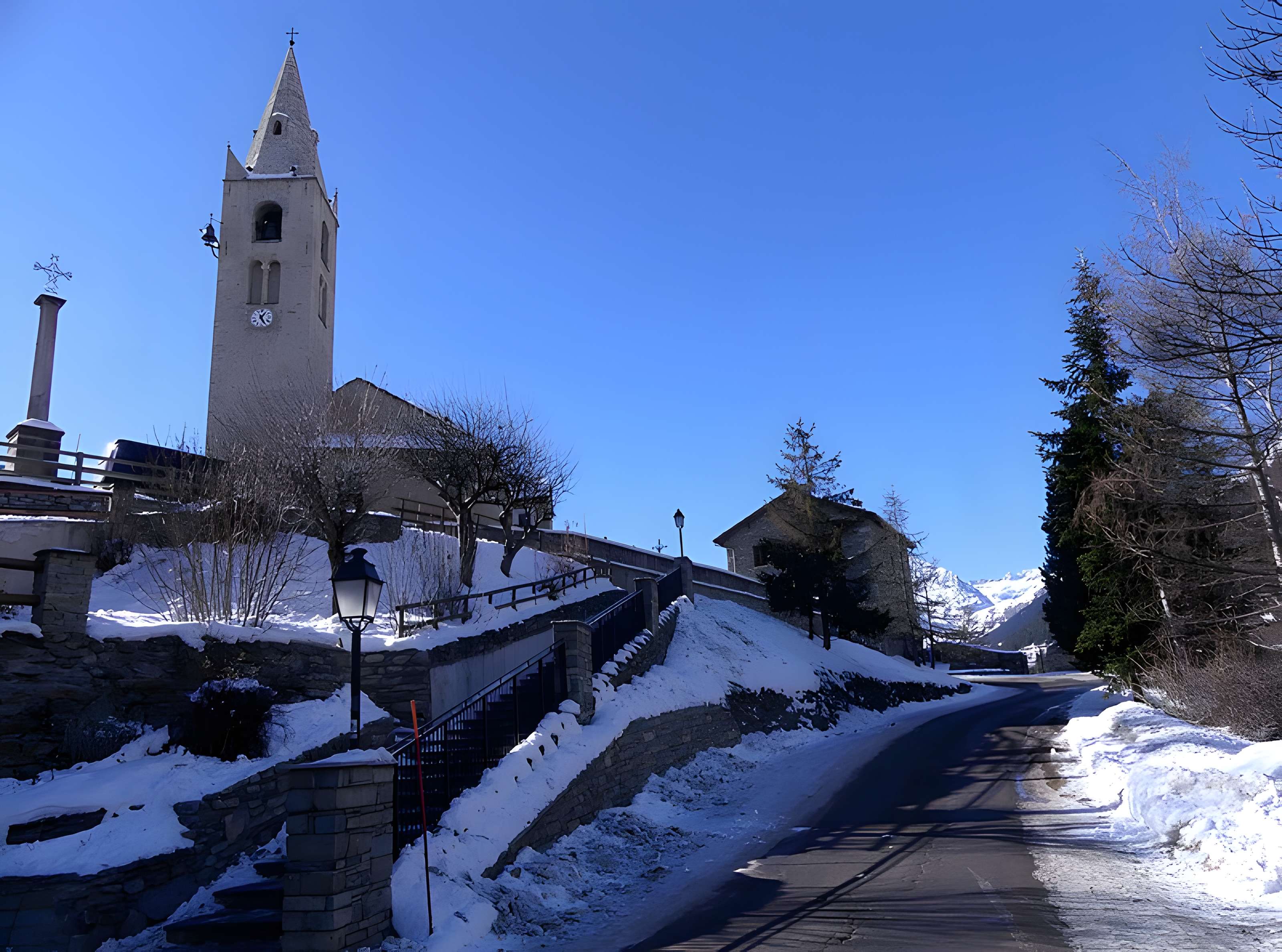 Église Saint-Michel de Lanslevillard