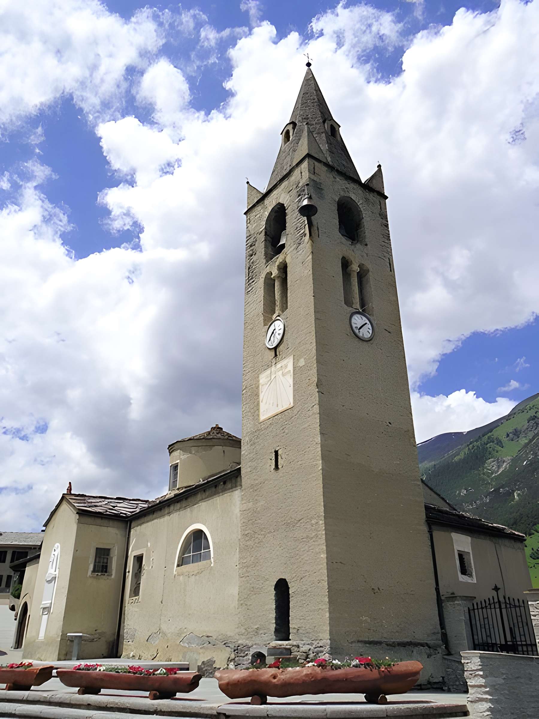 Église Saint-Michel de Lanslevillard