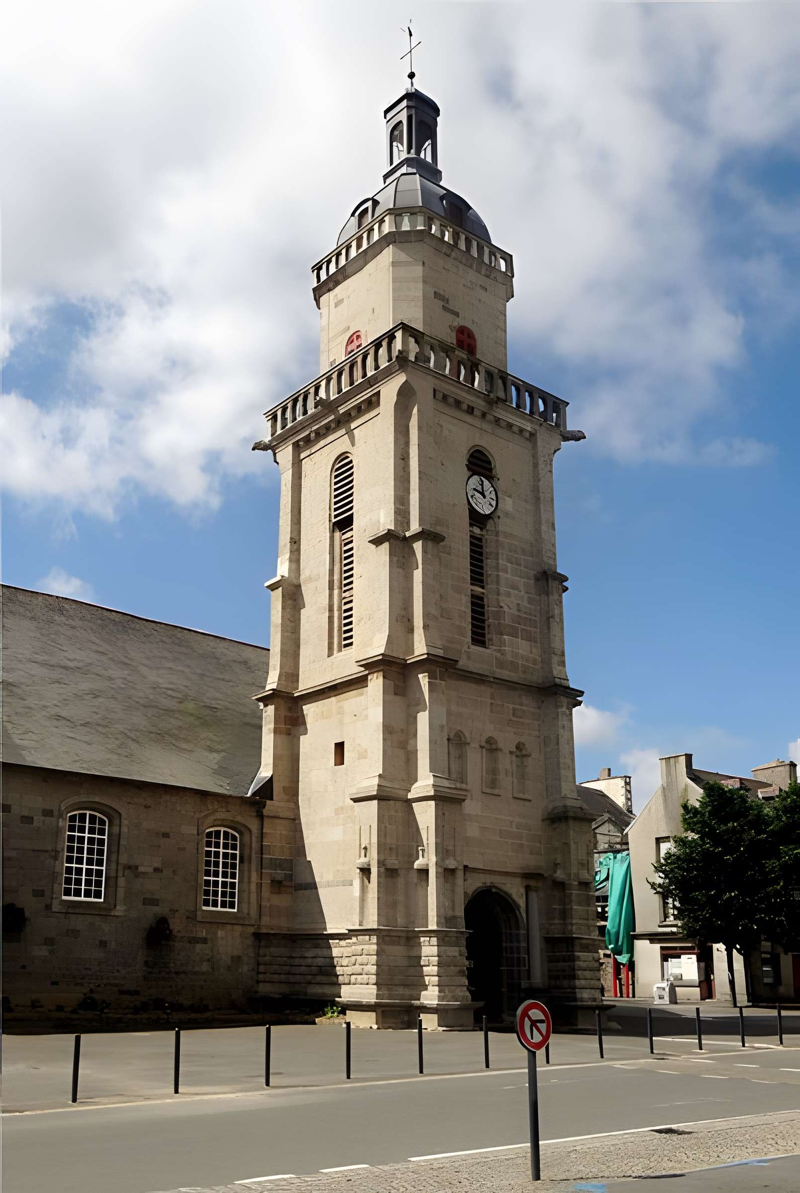Église Saint-Michel de Lesneven