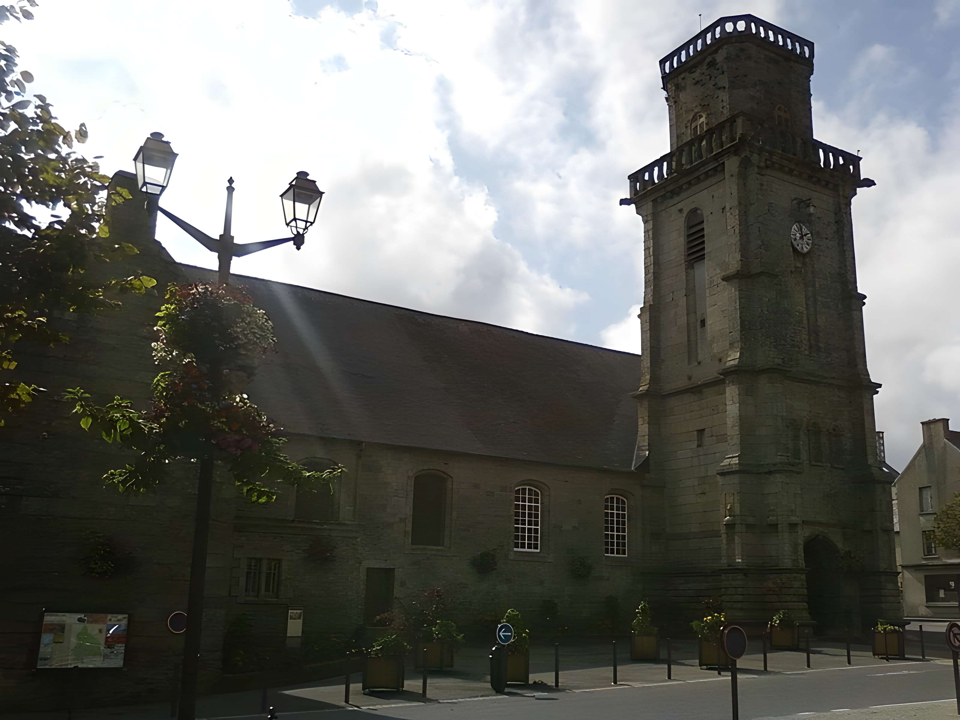 Église Saint-Michel de Lesneven 