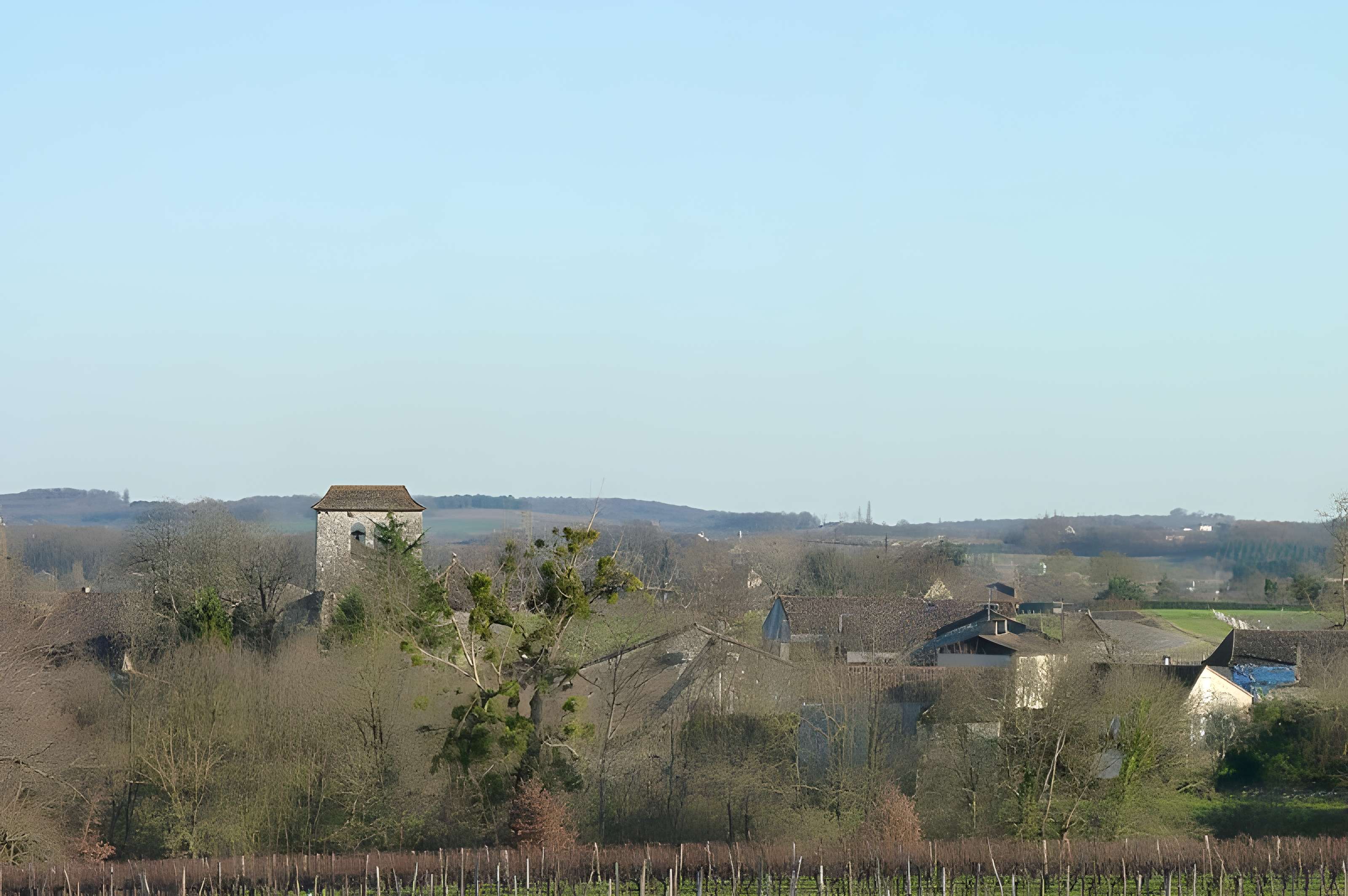 Eglise Saint-Michel de Lestignac et cimetière