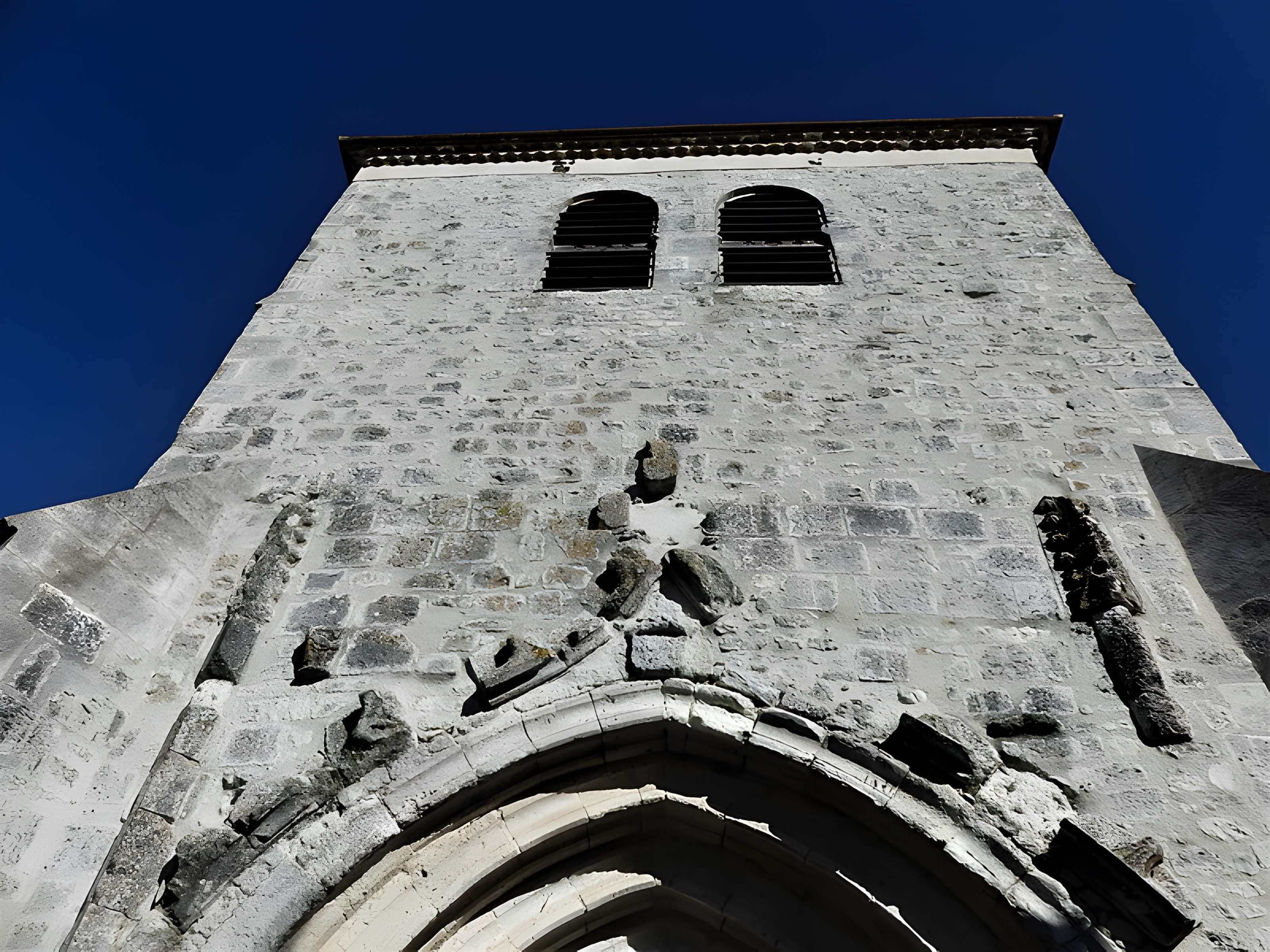 Eglise Saint-Michel de Lestignac et cimetière