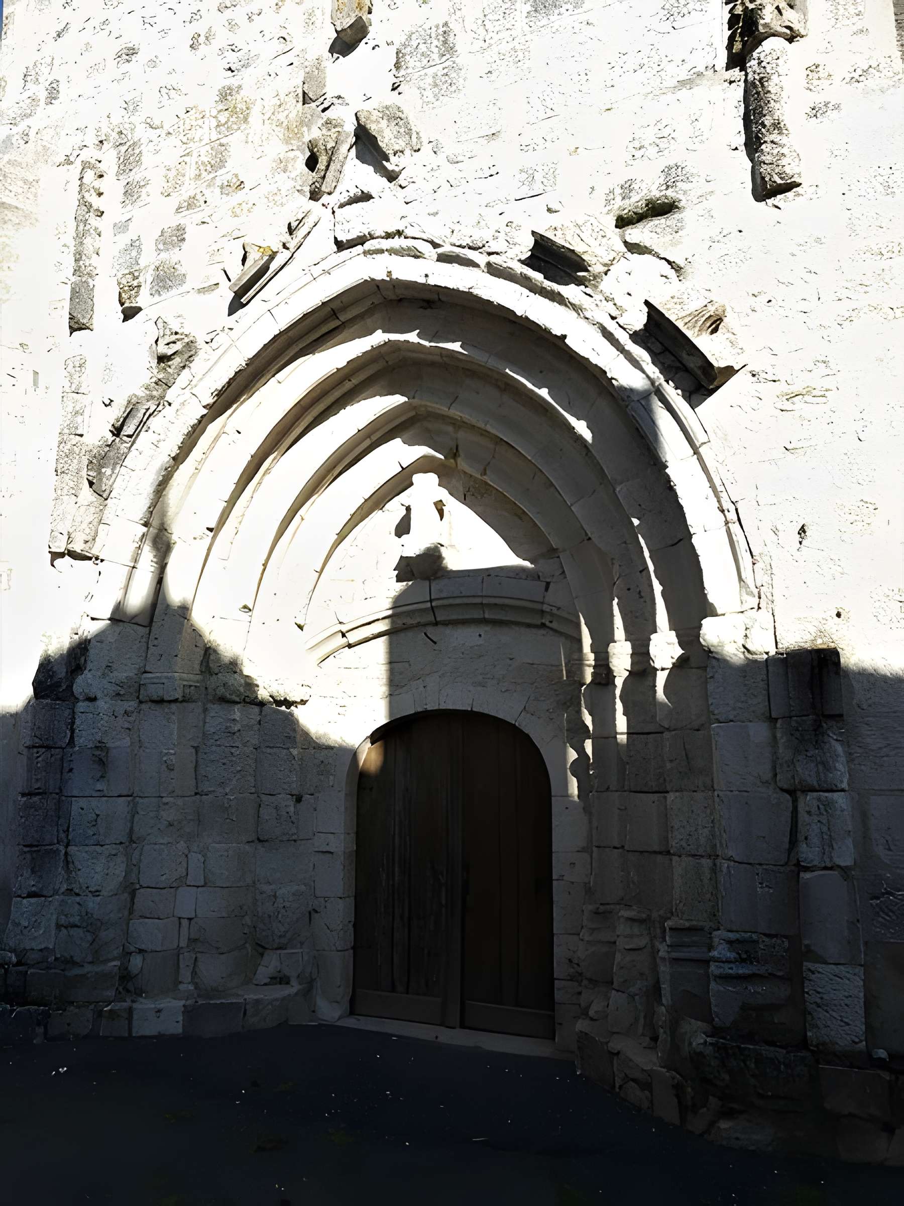 Eglise Saint-Michel de Lestignac et cimetière