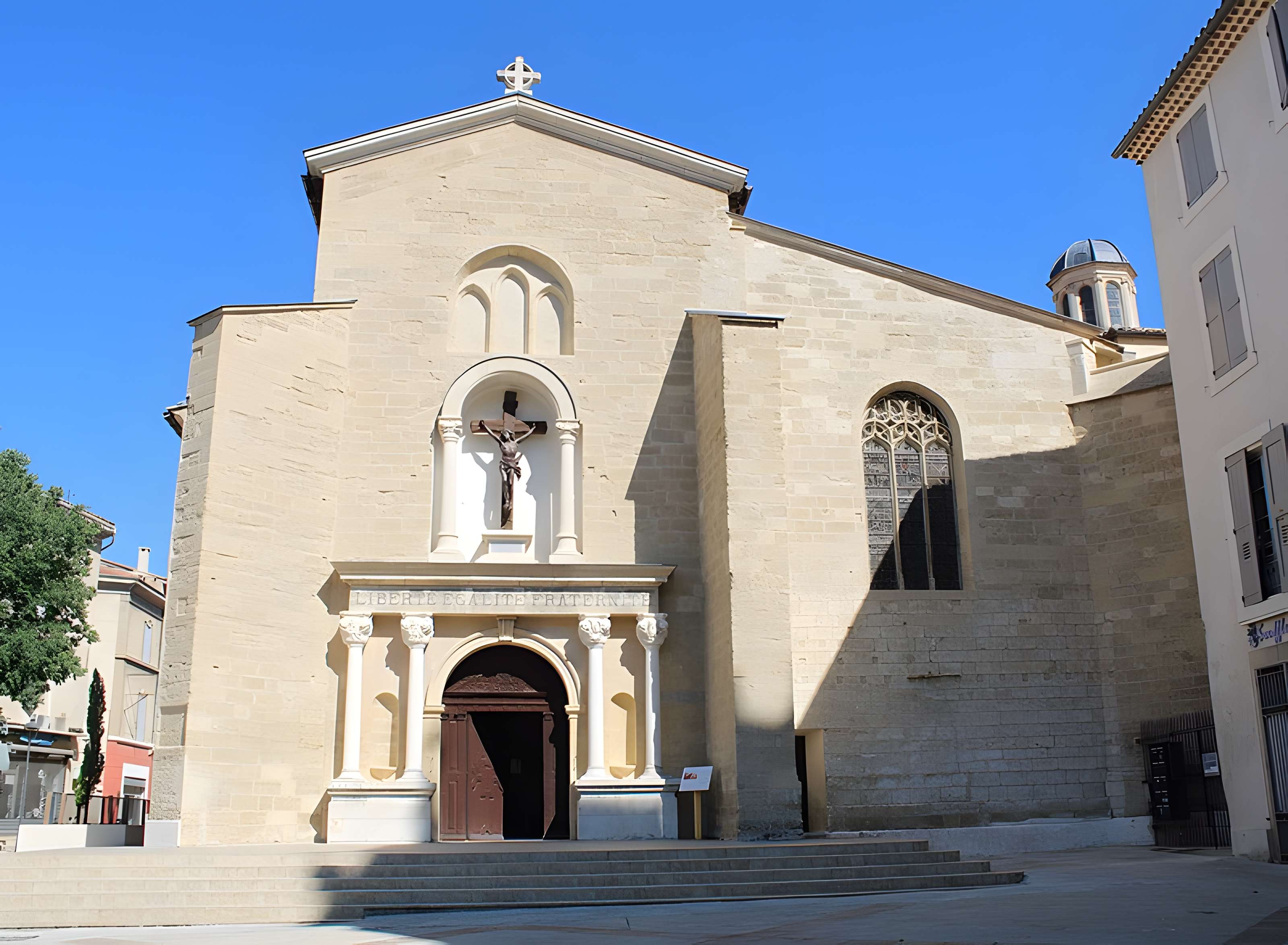 Église Saint-Nicolas de Pertuis