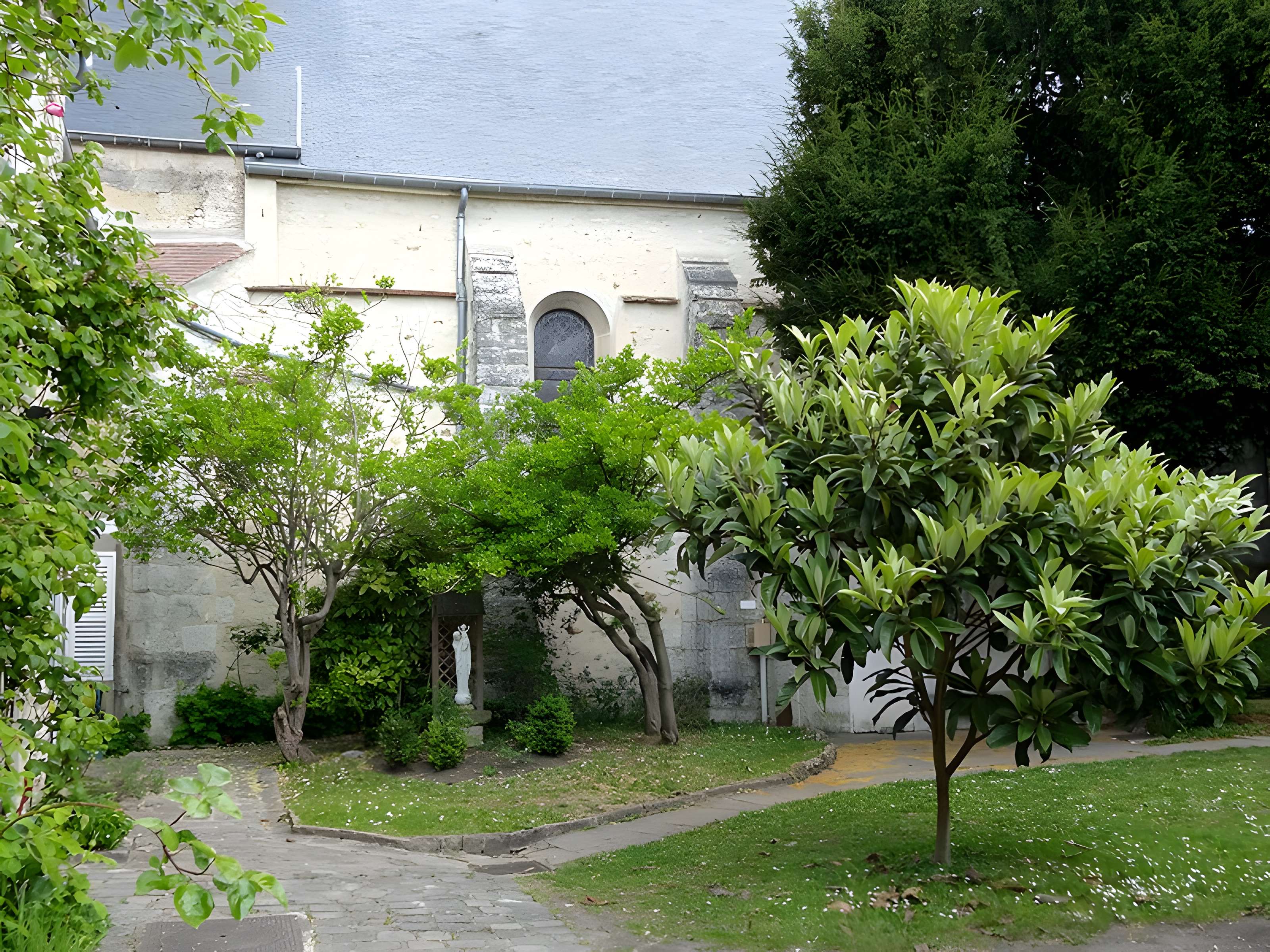 Église Saint-Nom de Saint-Nom-la-Bretèche