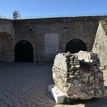 Remparts et demi-bastion 17 dit Fort Saint-André
