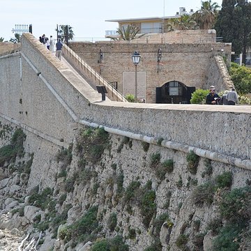 Remparts et demi-bastion 17 dit Fort Saint-André