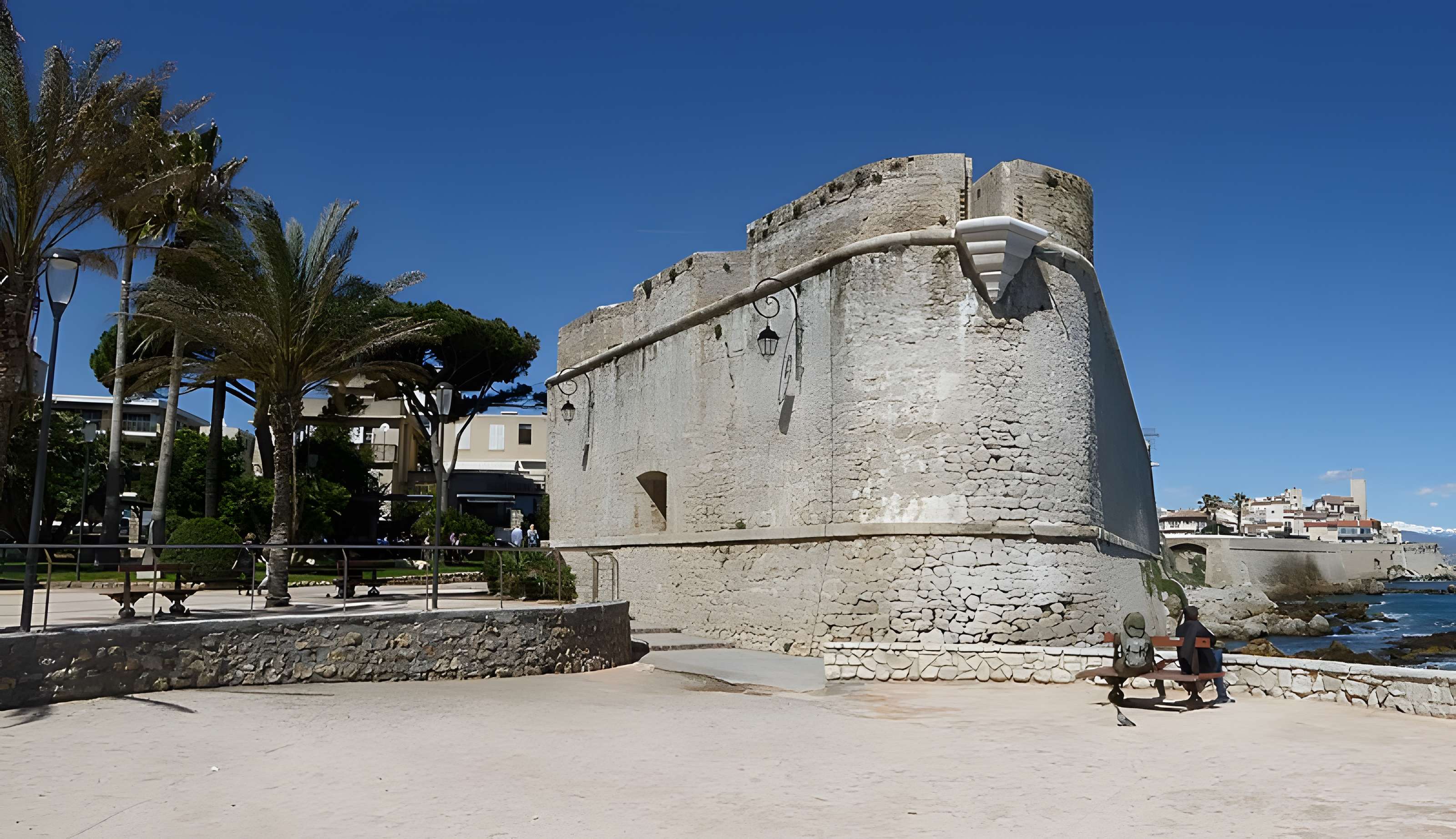 Remparts et demi-bastion 17 dit Fort Saint-André