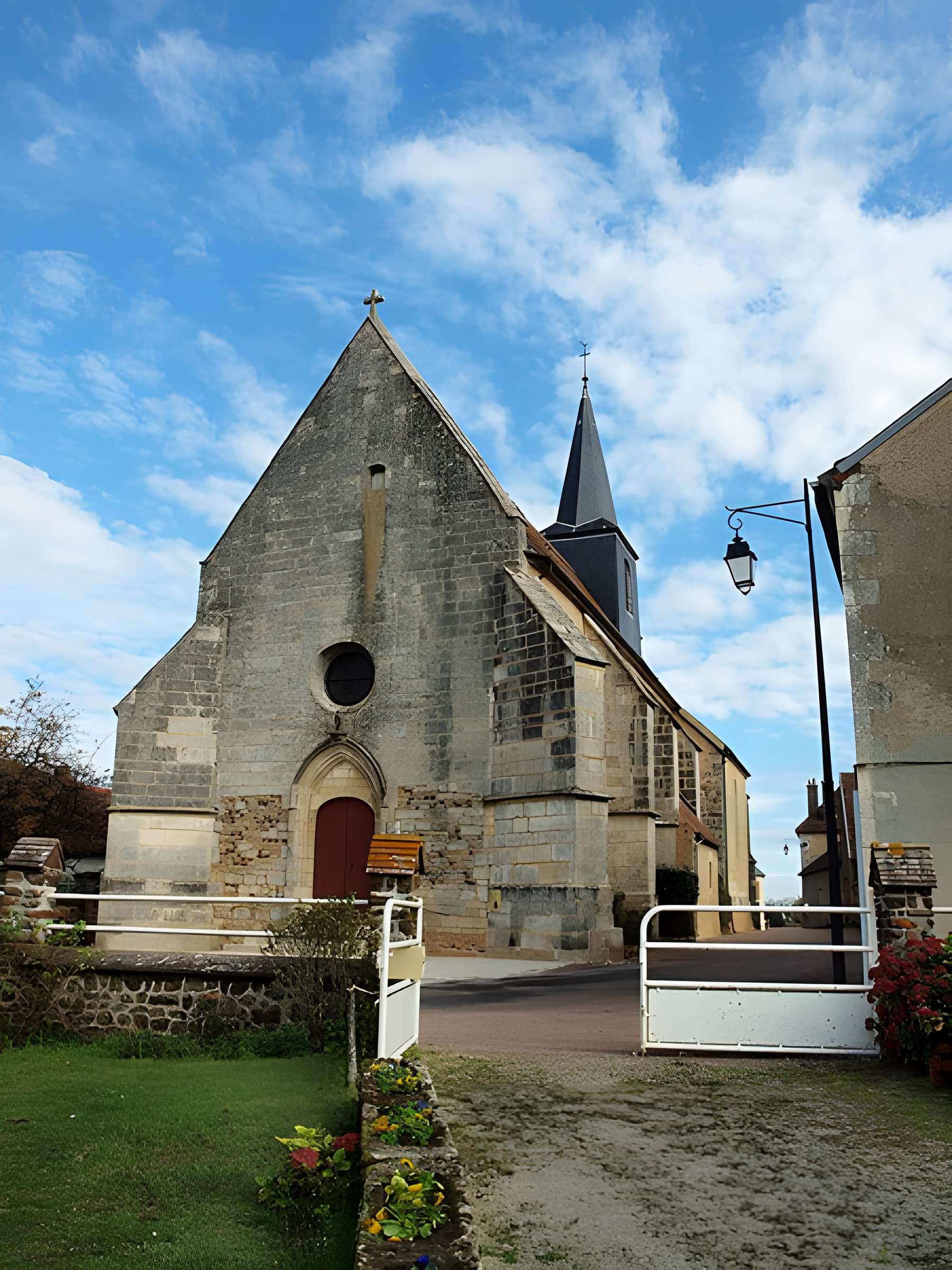 Église Saint-Pèlerin de Bouhy