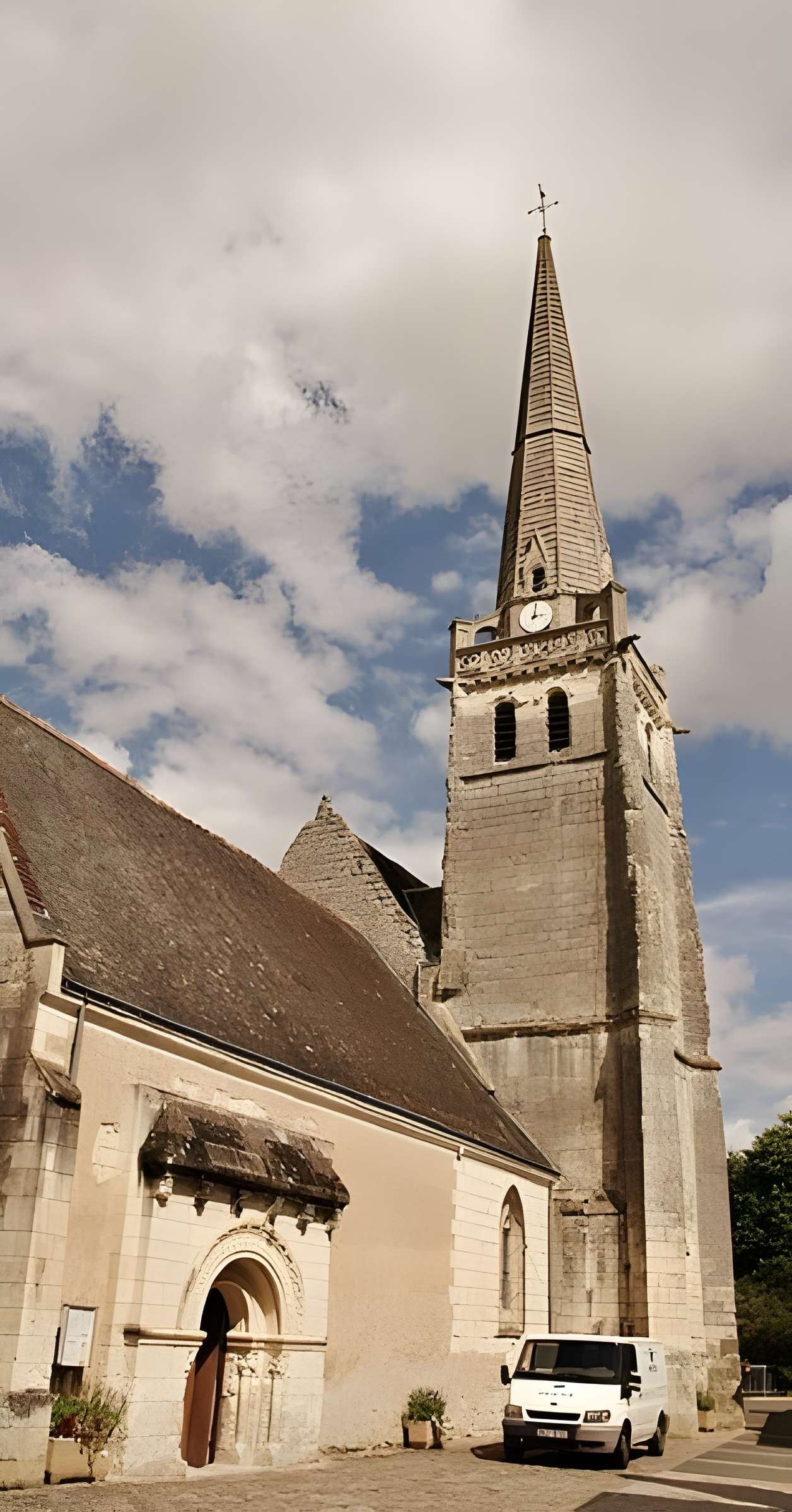 Église Saint-Perpet de Neuil 