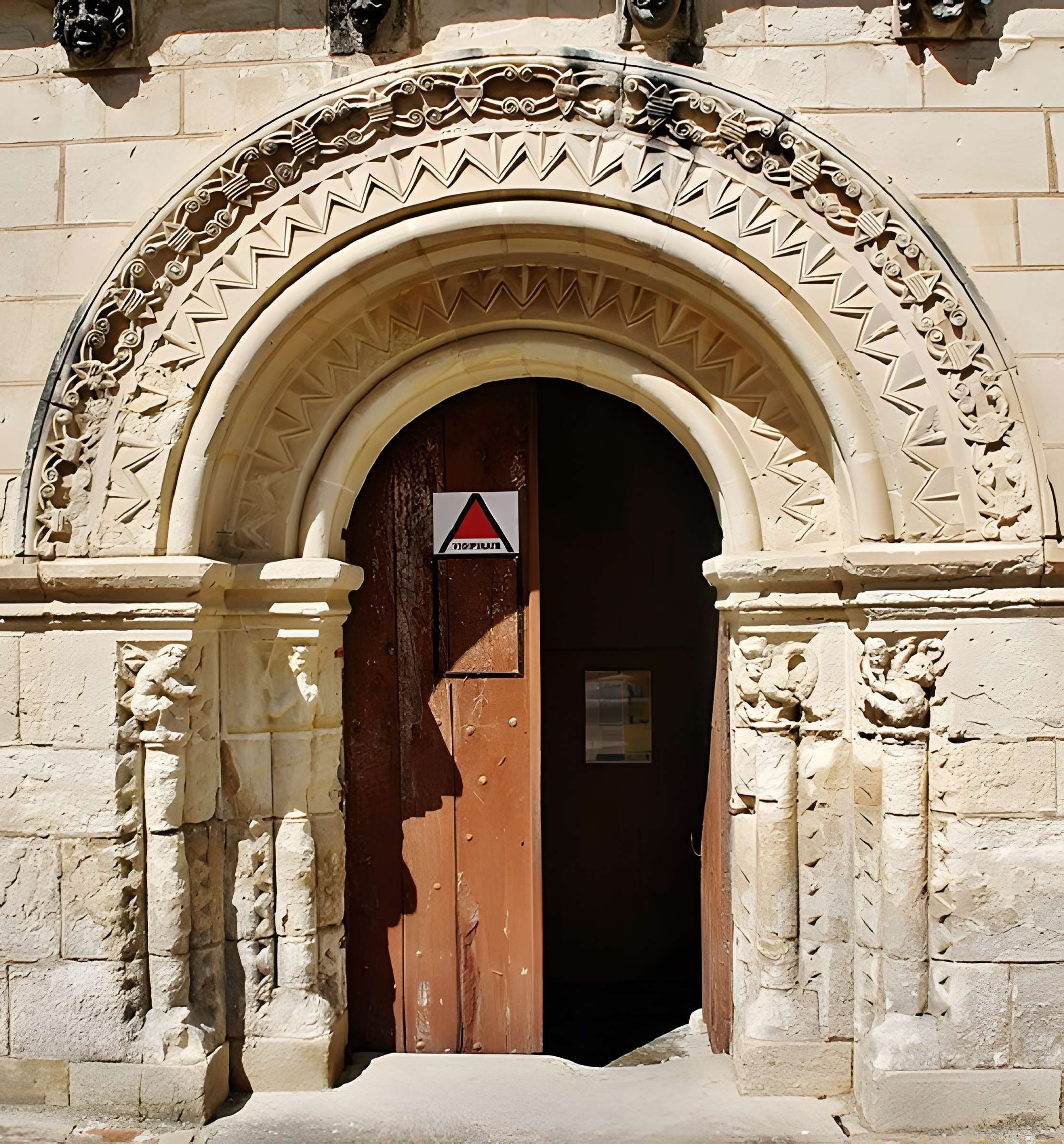 Église Saint-Perpet de Neuil