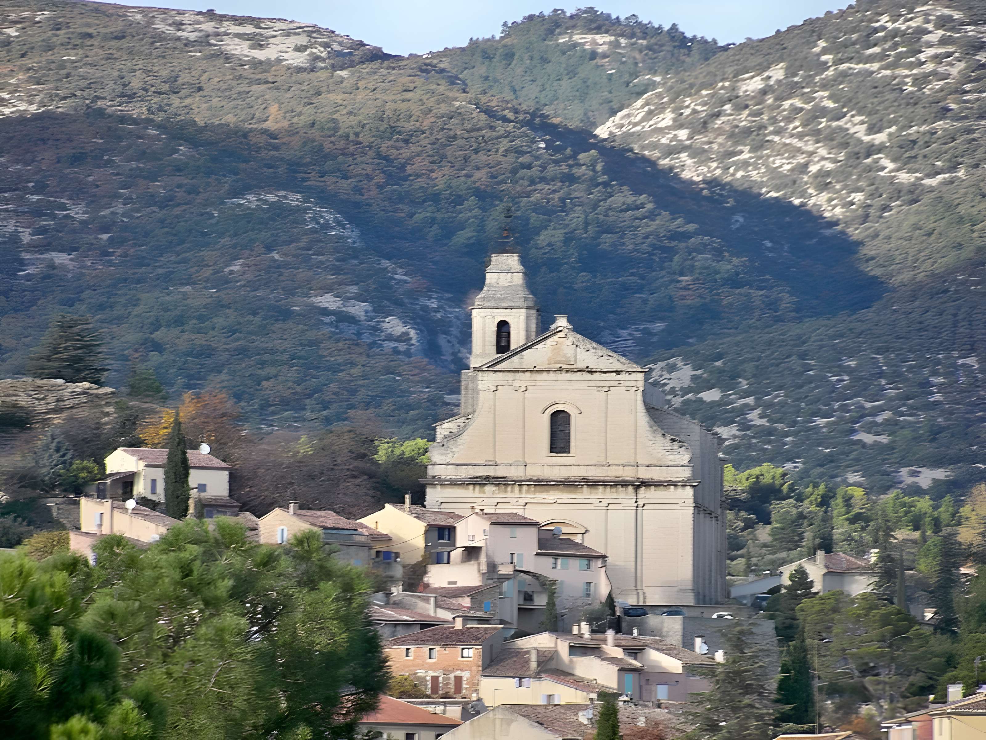 Église Saint-Pierre de Bédoin
