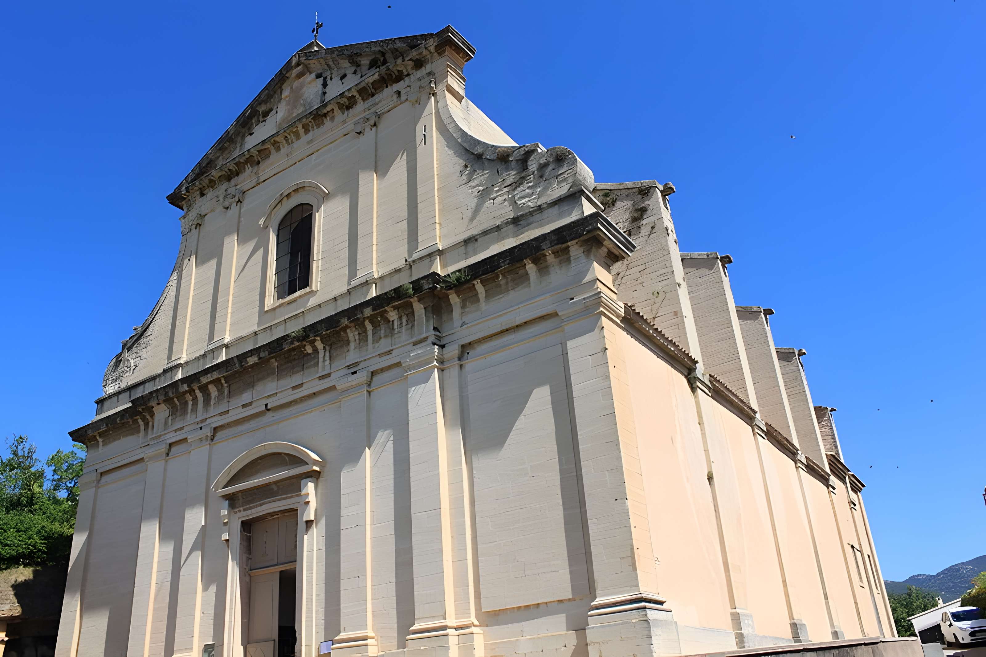 Église Saint-Pierre de Bédoin