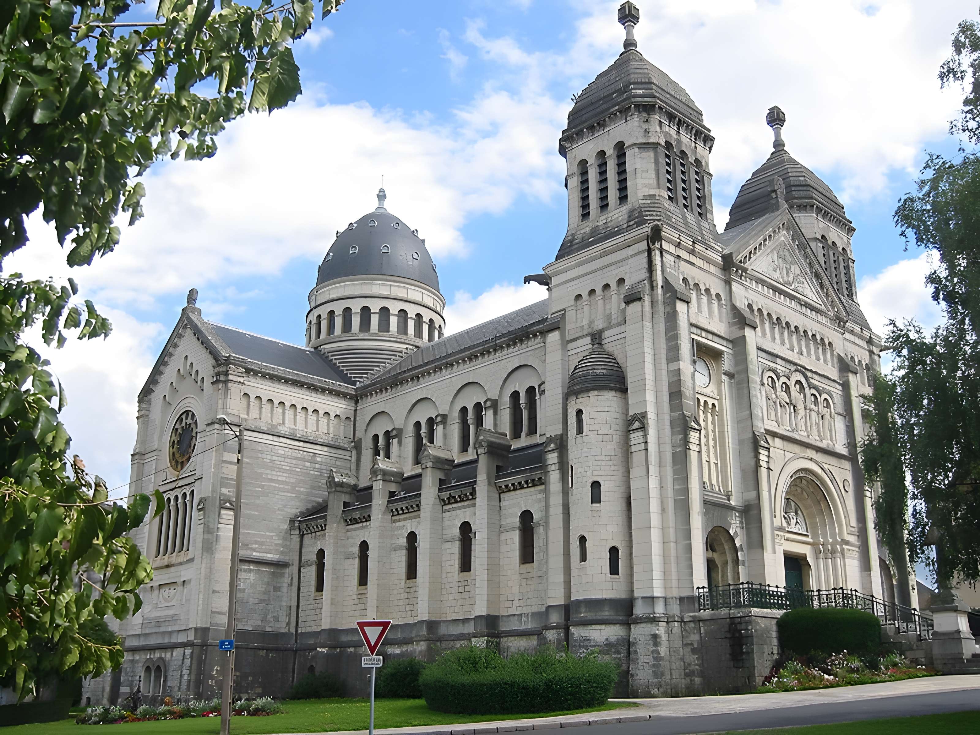 Basilique Saint-Ferjeux de Besançon