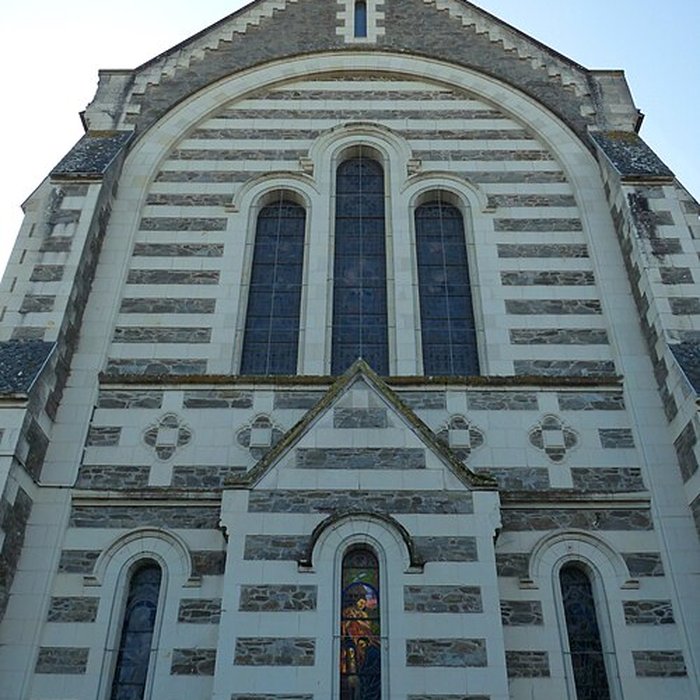 Photo de Église Saint-Pierre de Chanzeaux