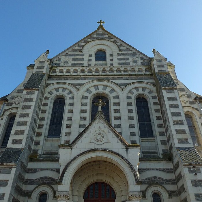 Photo de Église Saint-Pierre de Chanzeaux