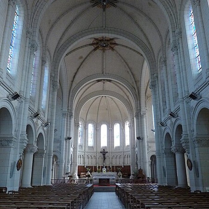 Photo de Église Saint-Pierre de Chanzeaux