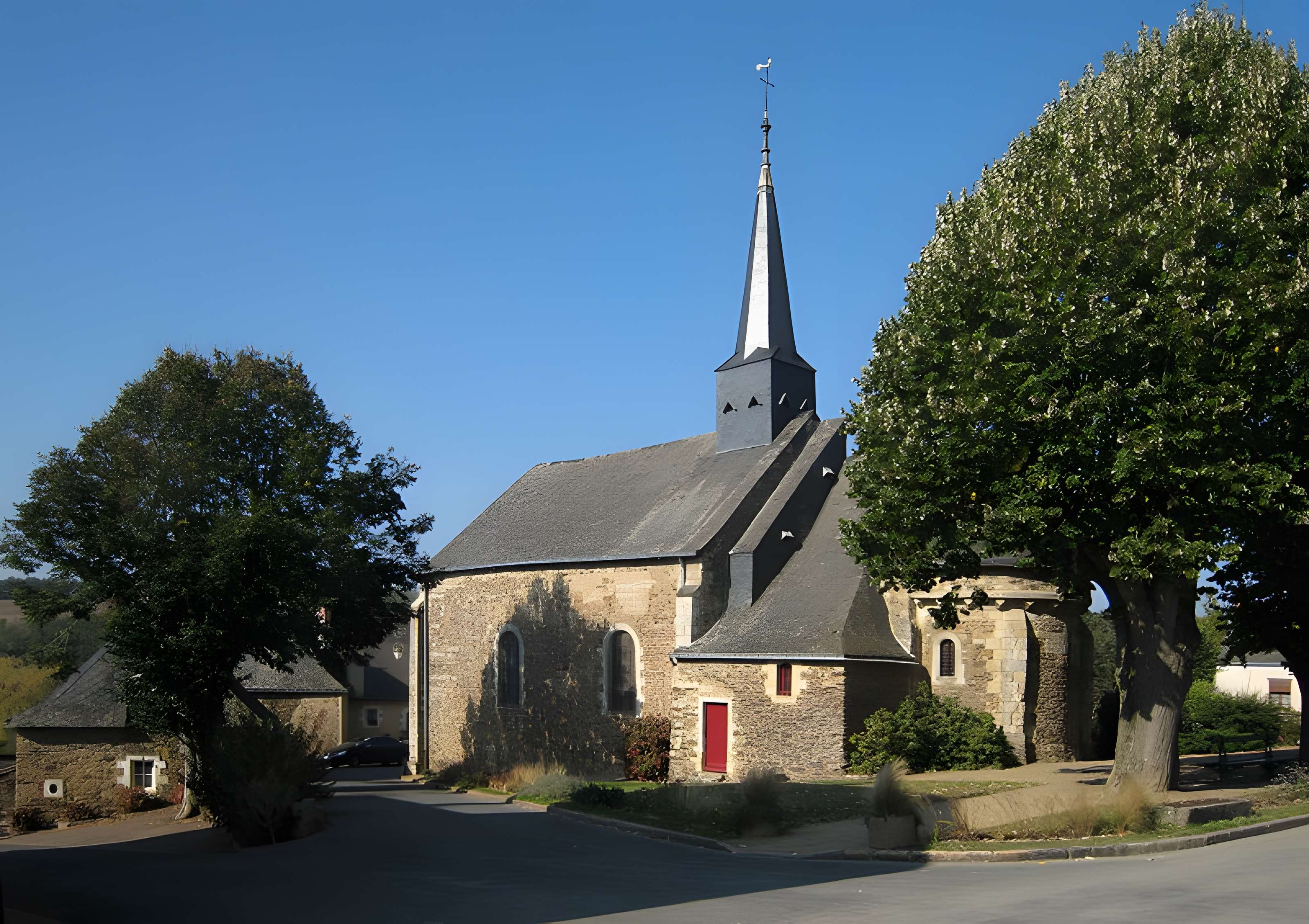 Église Saint-Pierre de Chenillé-Changé 