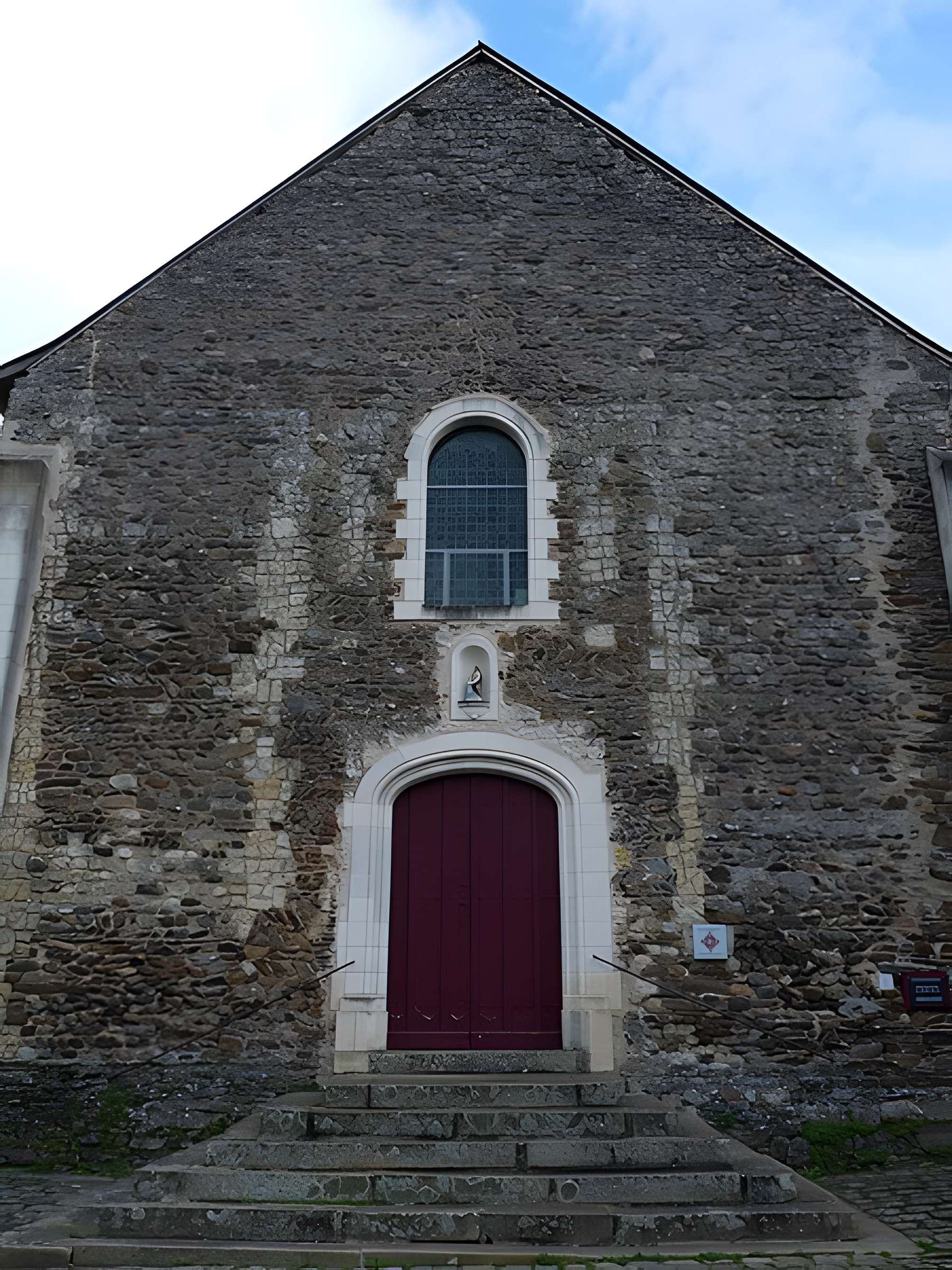 Église Saint-Pierre de Chenillé-Changé