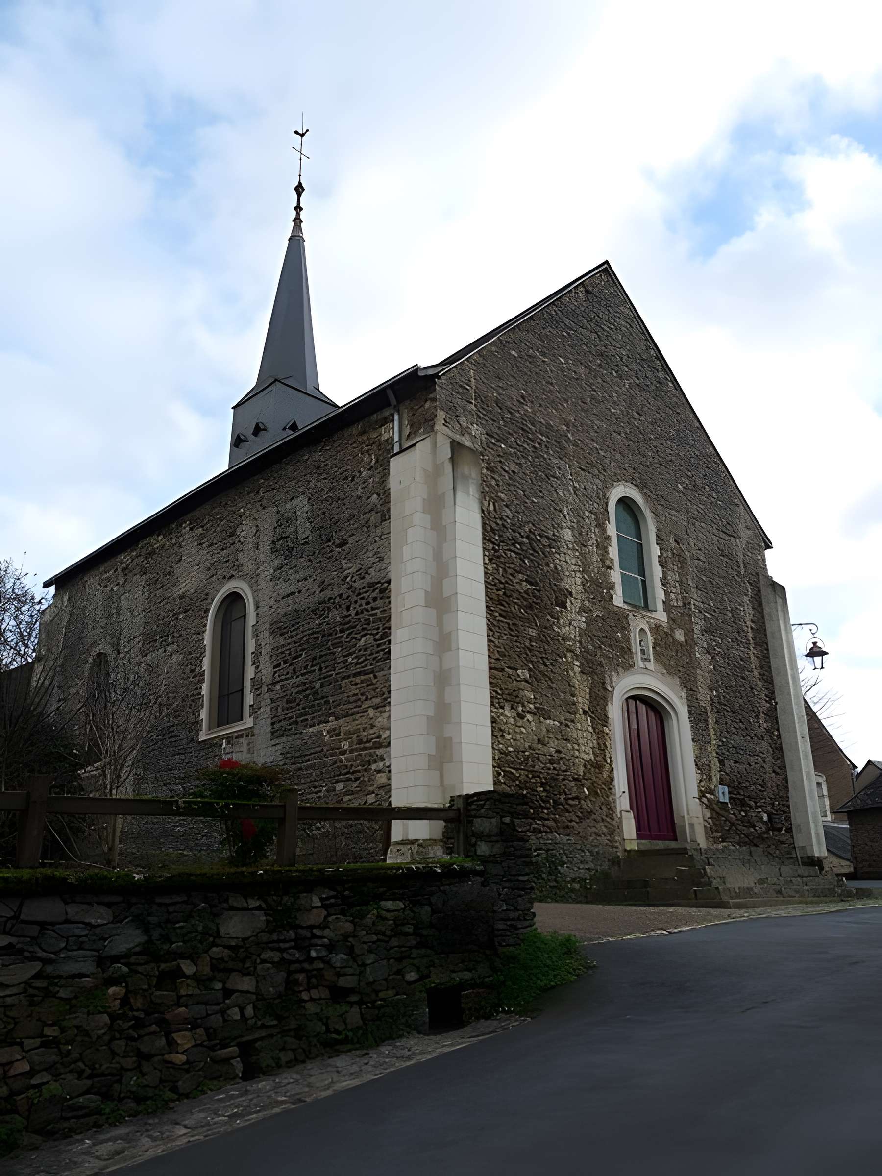 Église Saint-Pierre de Chenillé-Changé