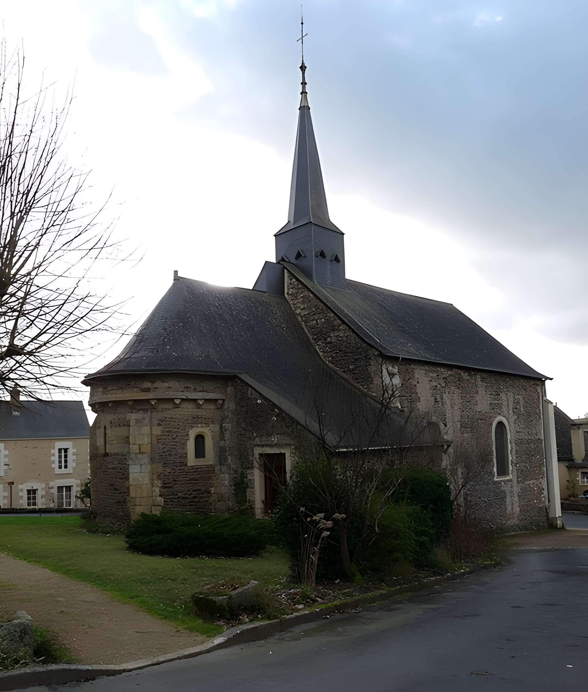 Église Saint-Pierre de Chenillé-Changé