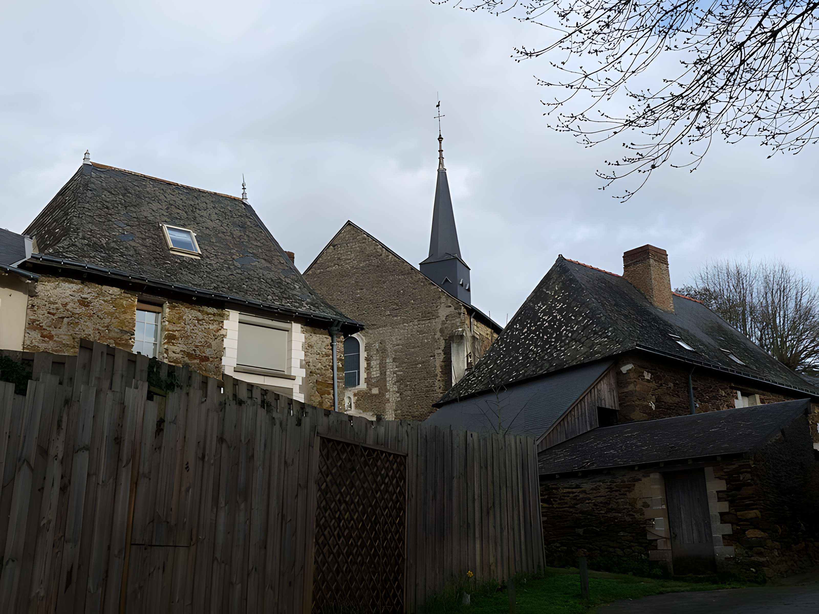 Église Saint-Pierre de Chenillé-Changé