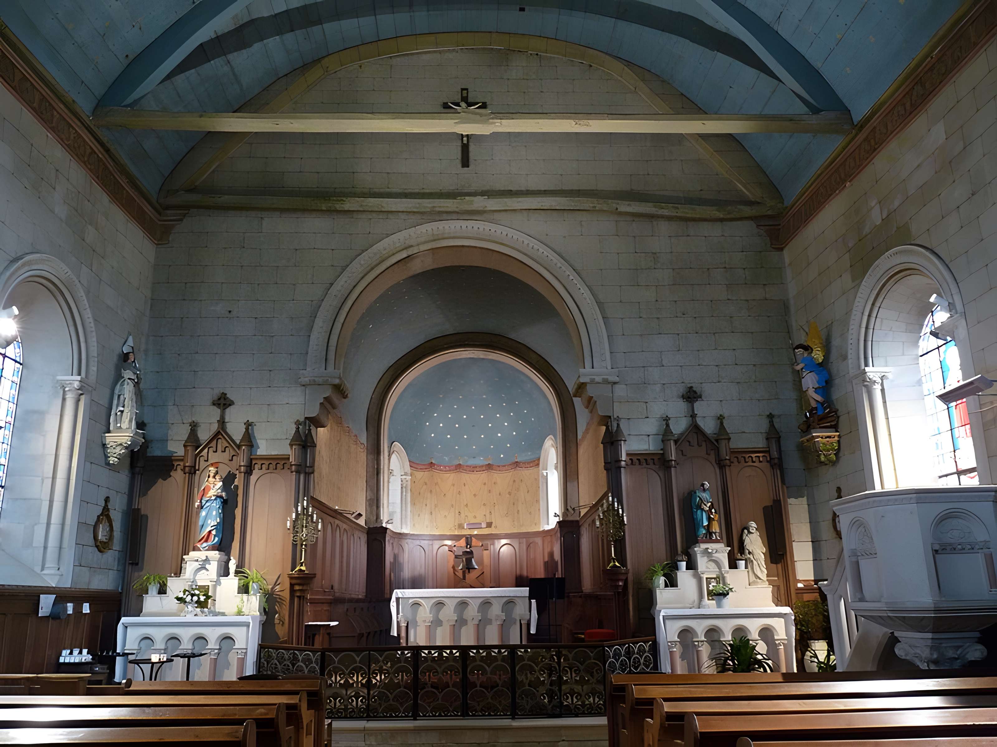 Église Saint-Pierre de Chenillé-Changé