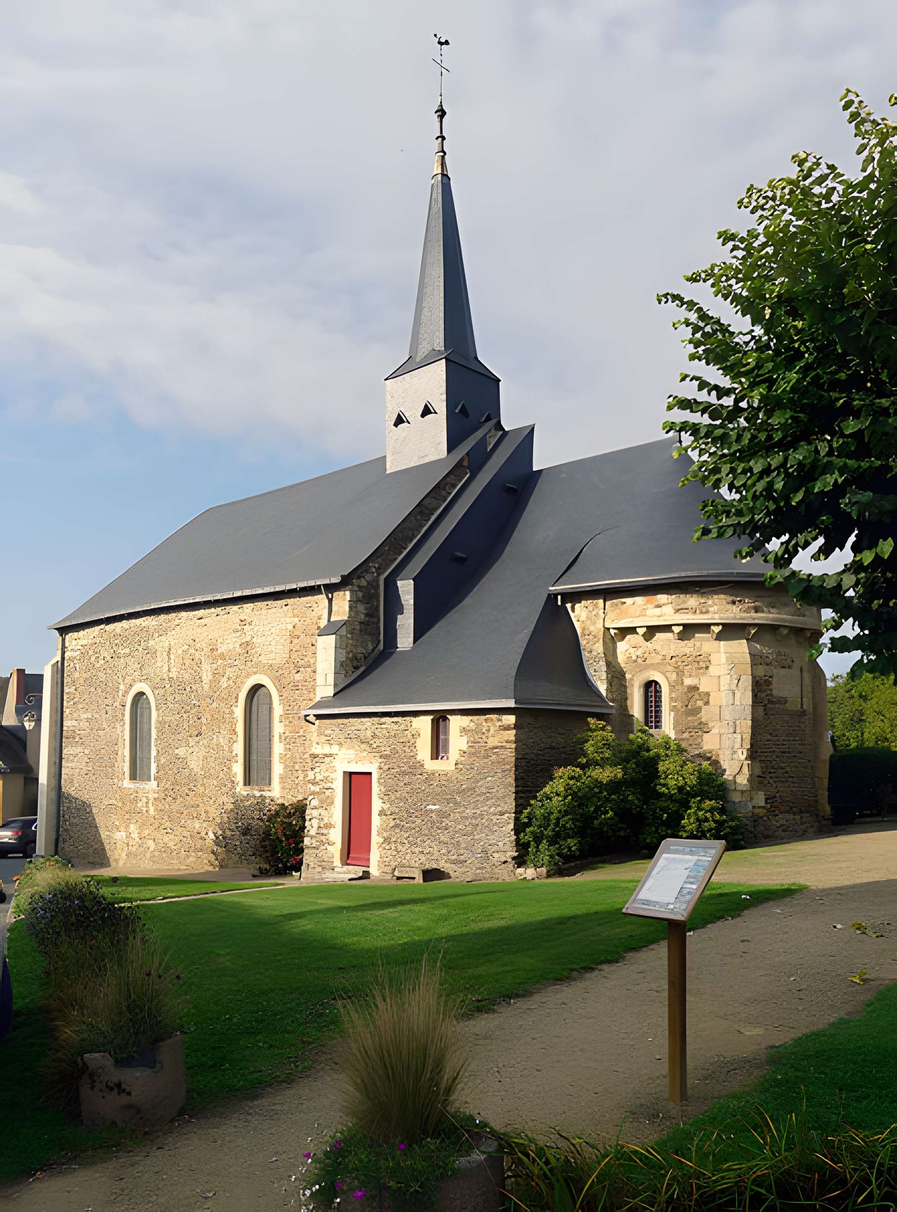 Église Saint-Pierre de Chenillé-Changé