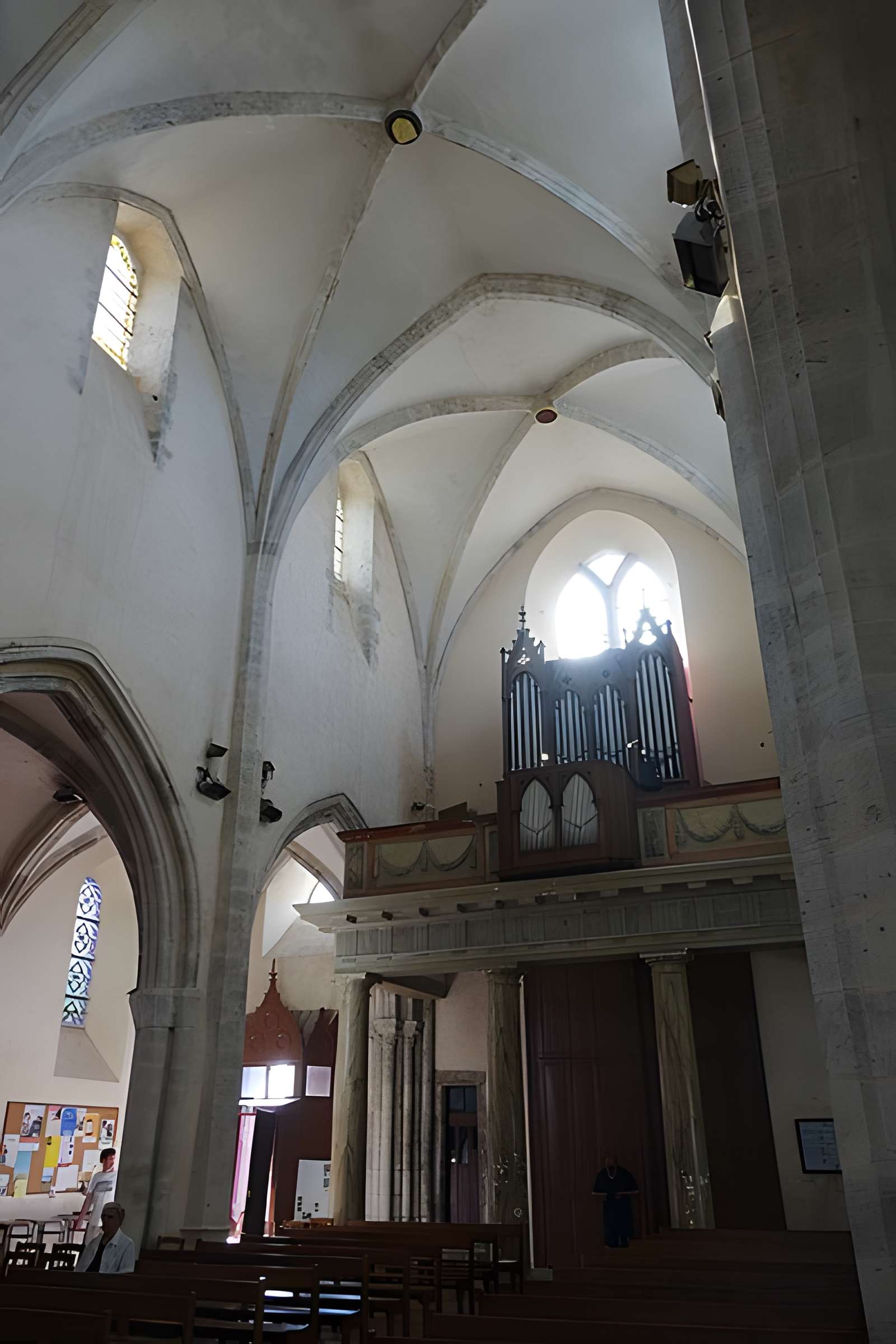Église Saint-Pierre de Chilleurs-aux-Bois