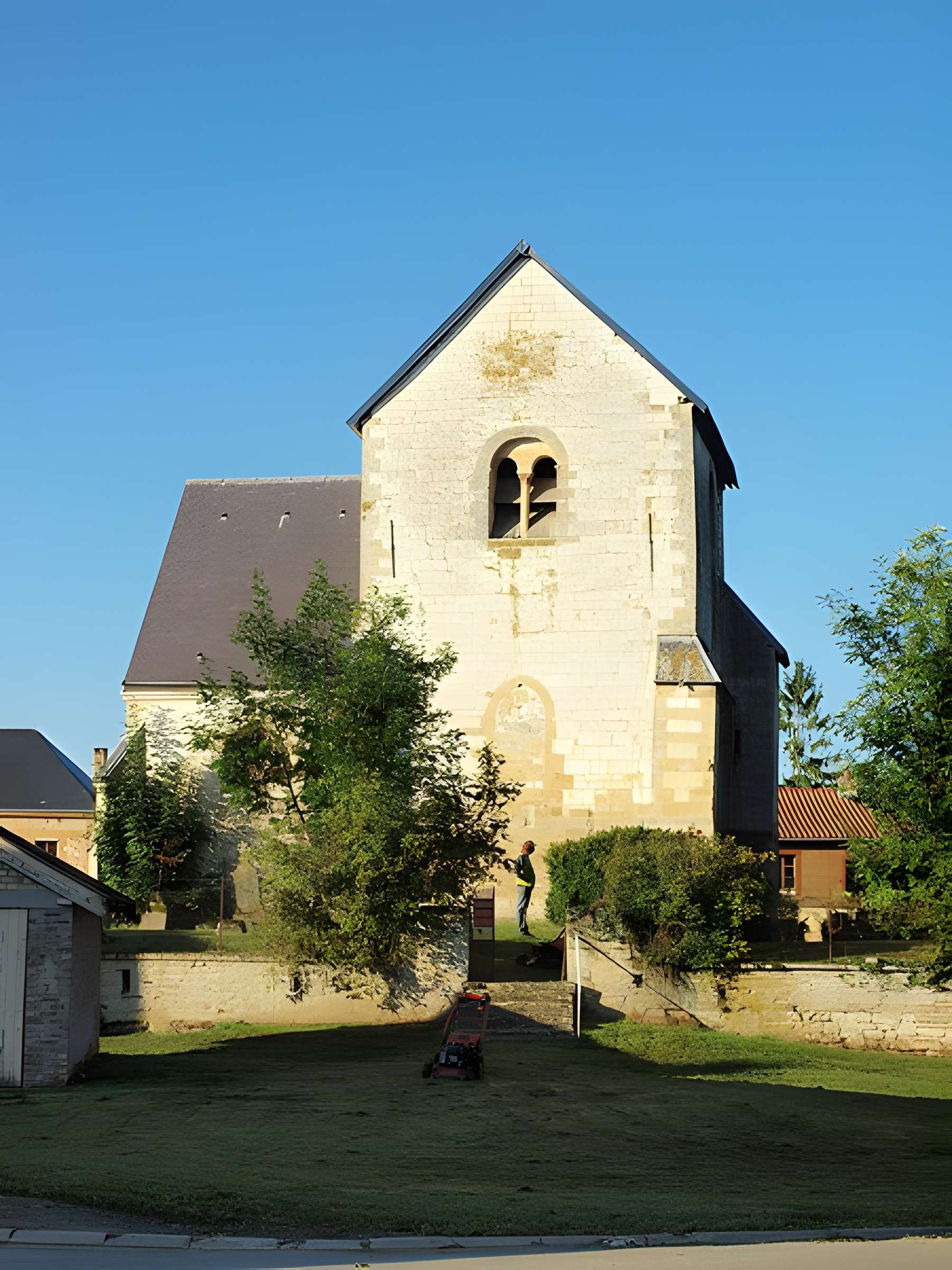 Eglise, cimetière et fontaine Saint-Pierre