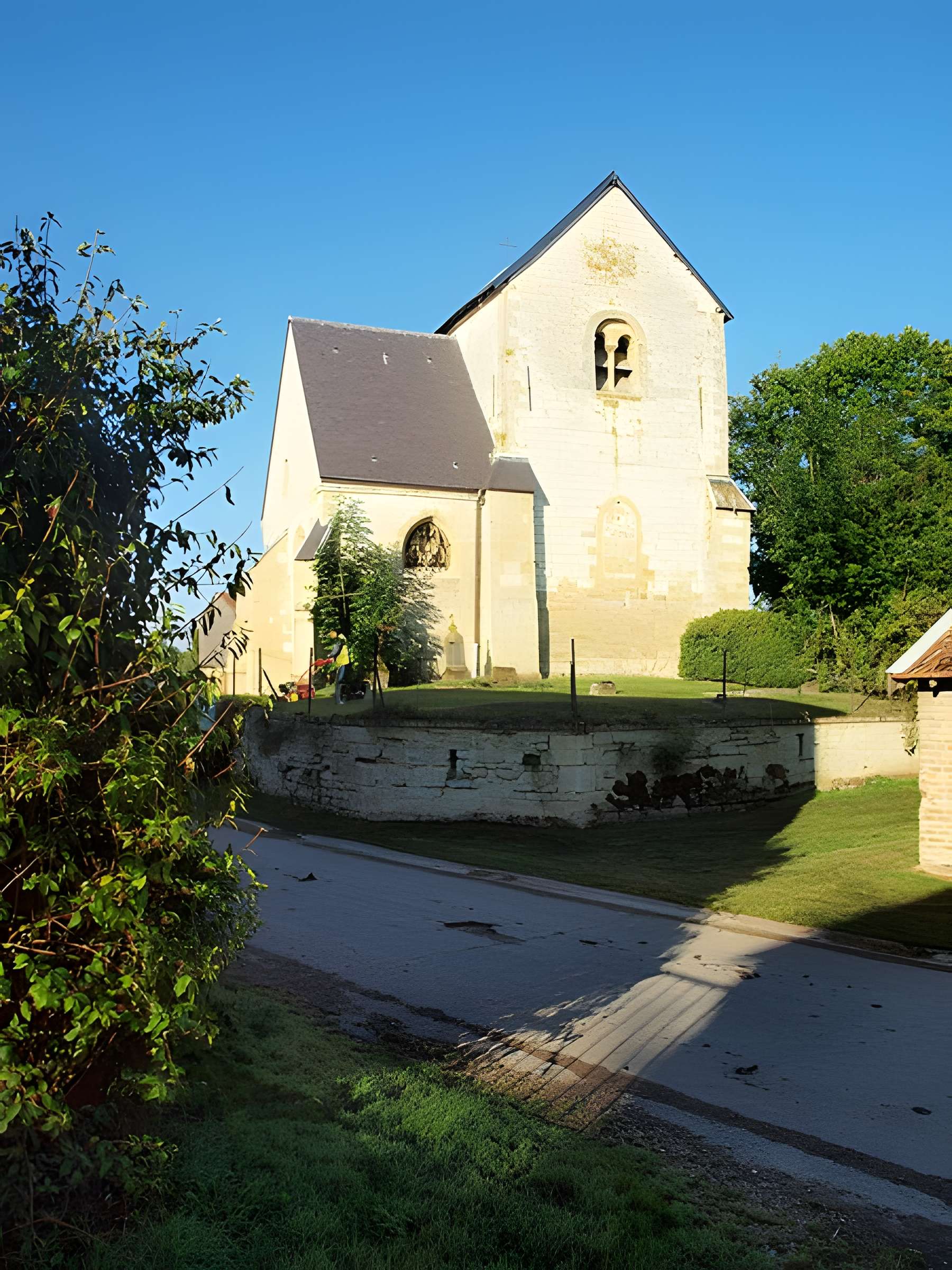 Eglise, cimetière et fontaine Saint-Pierre