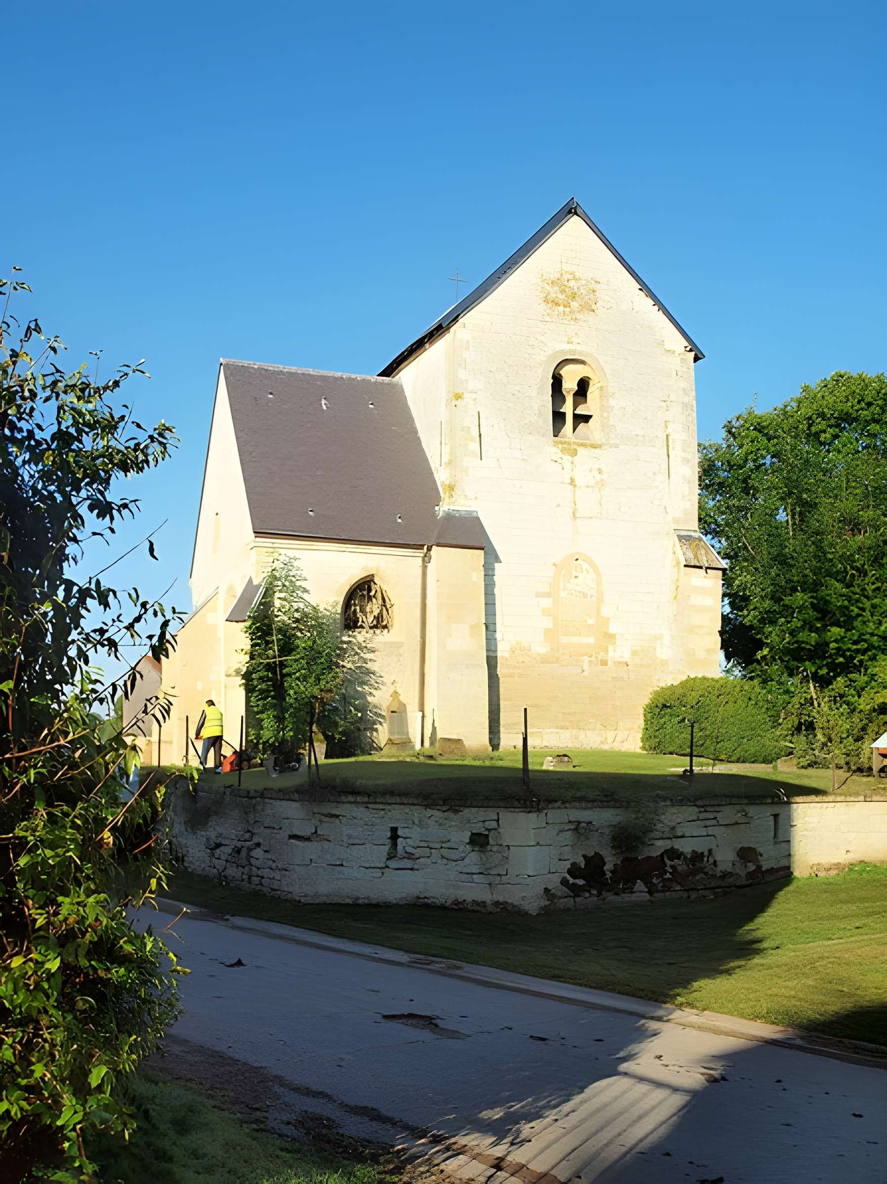 Eglise, cimetière et fontaine Saint-Pierre