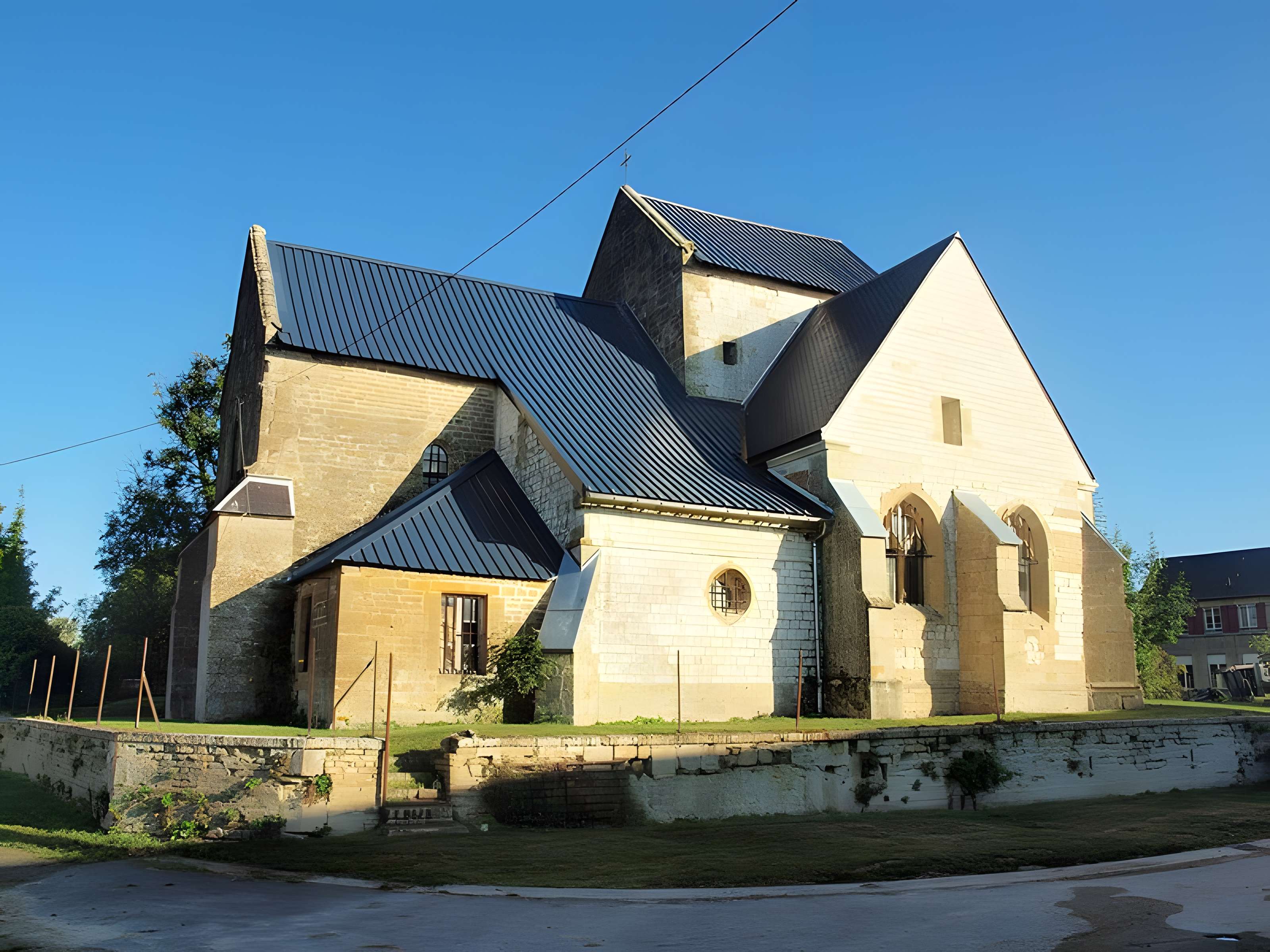 Eglise, cimetière et fontaine Saint-Pierre