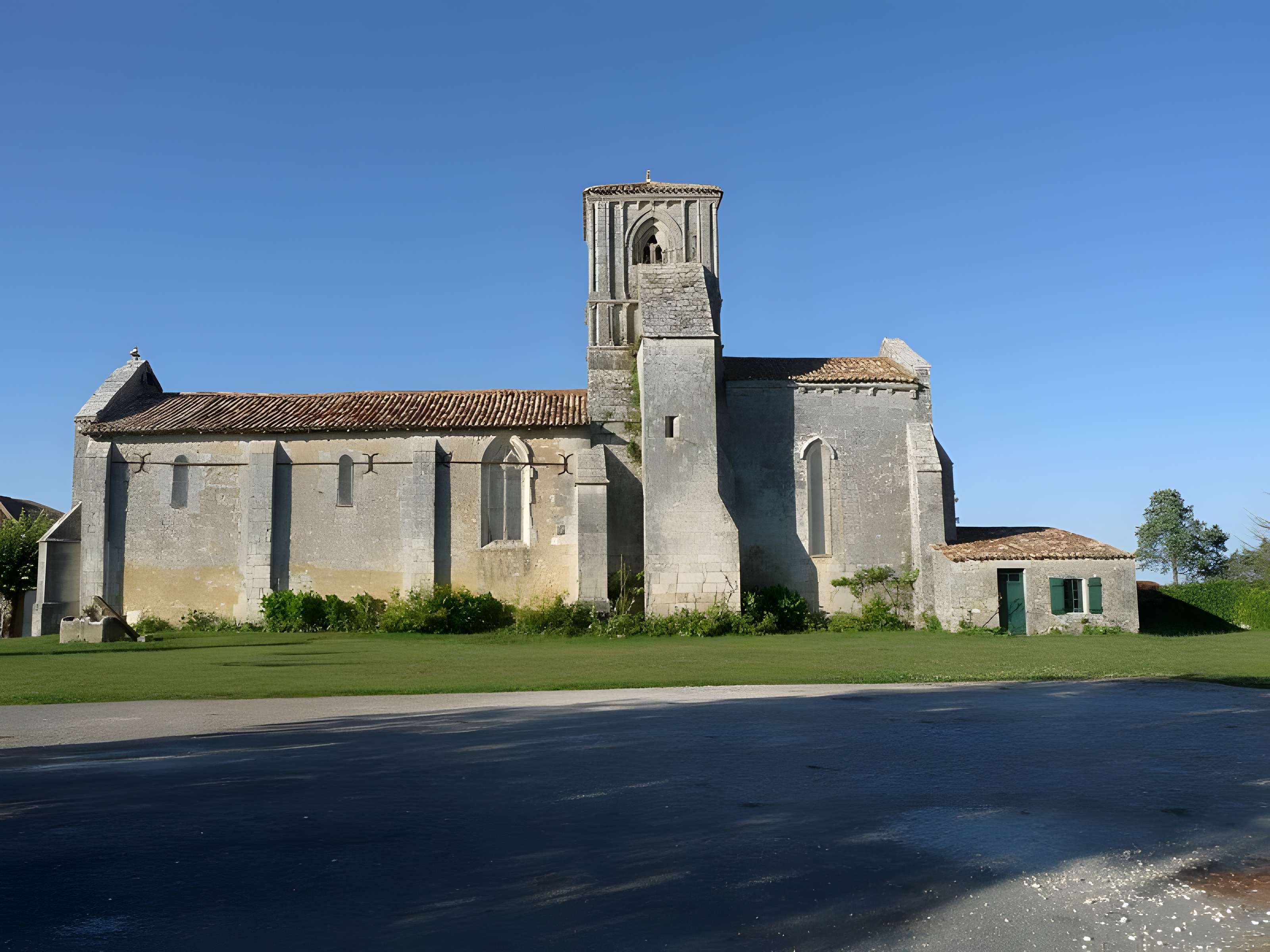 Église Saint-Pierre de Consac 