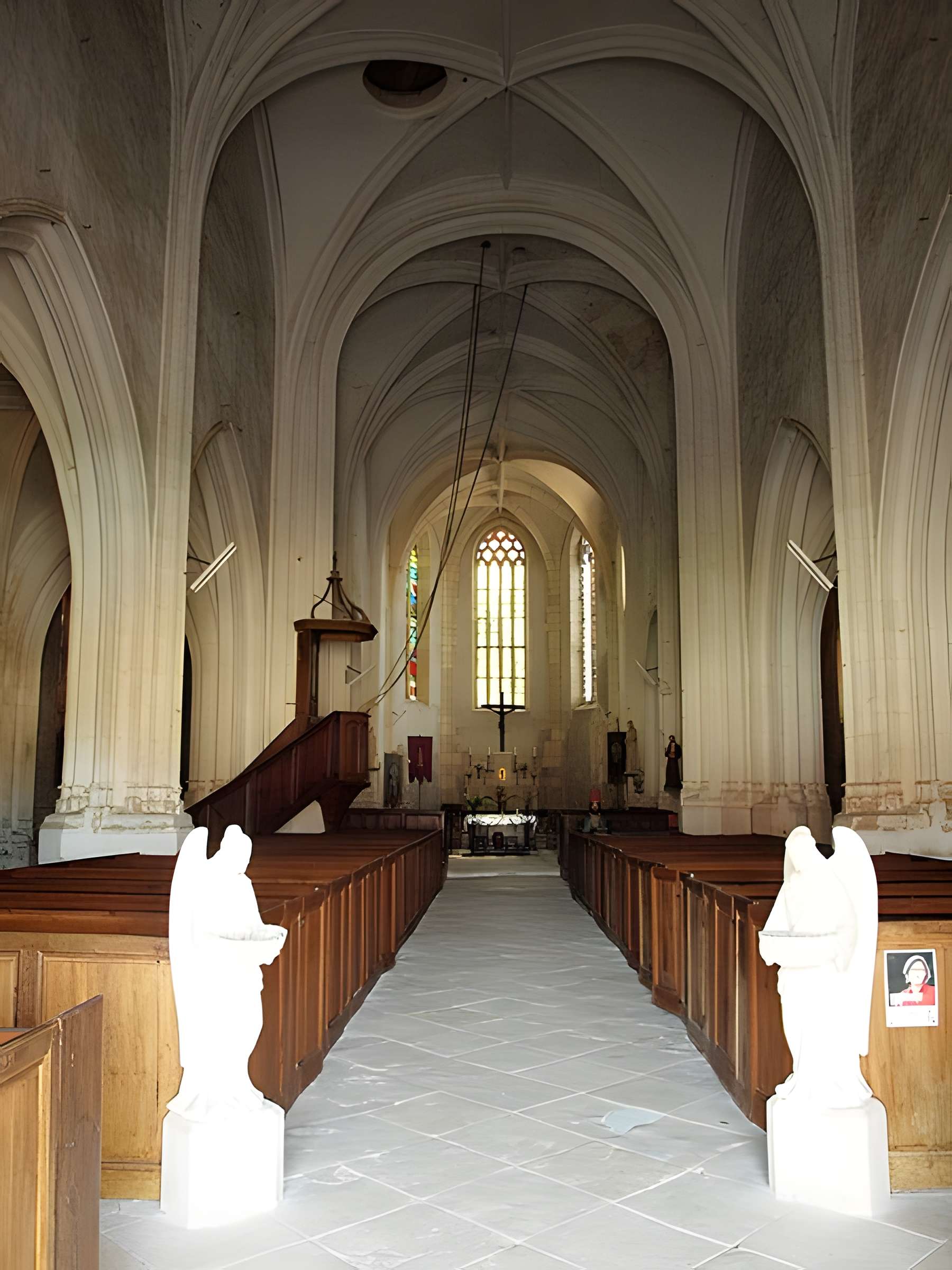 Église Saint-Pierre de Dampierre-sous-Bouhy