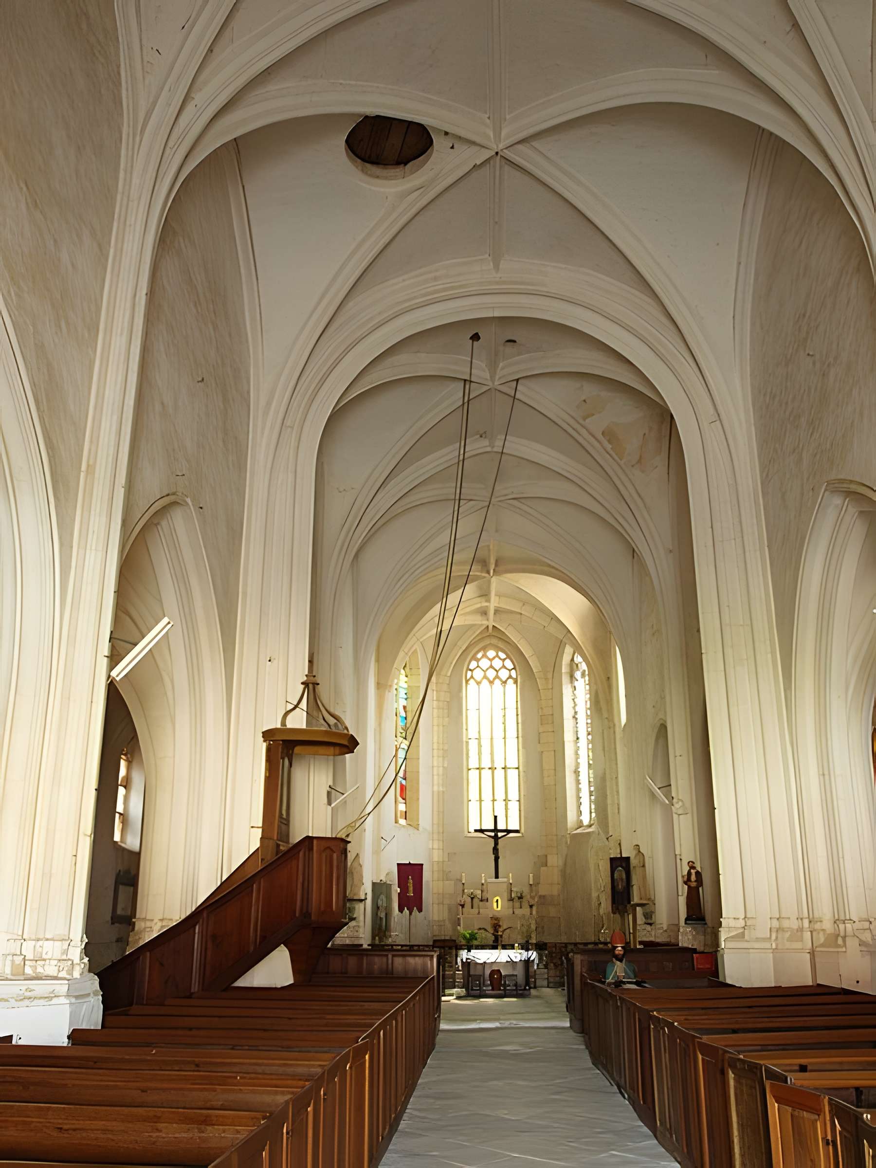 Église Saint-Pierre de Dampierre-sous-Bouhy