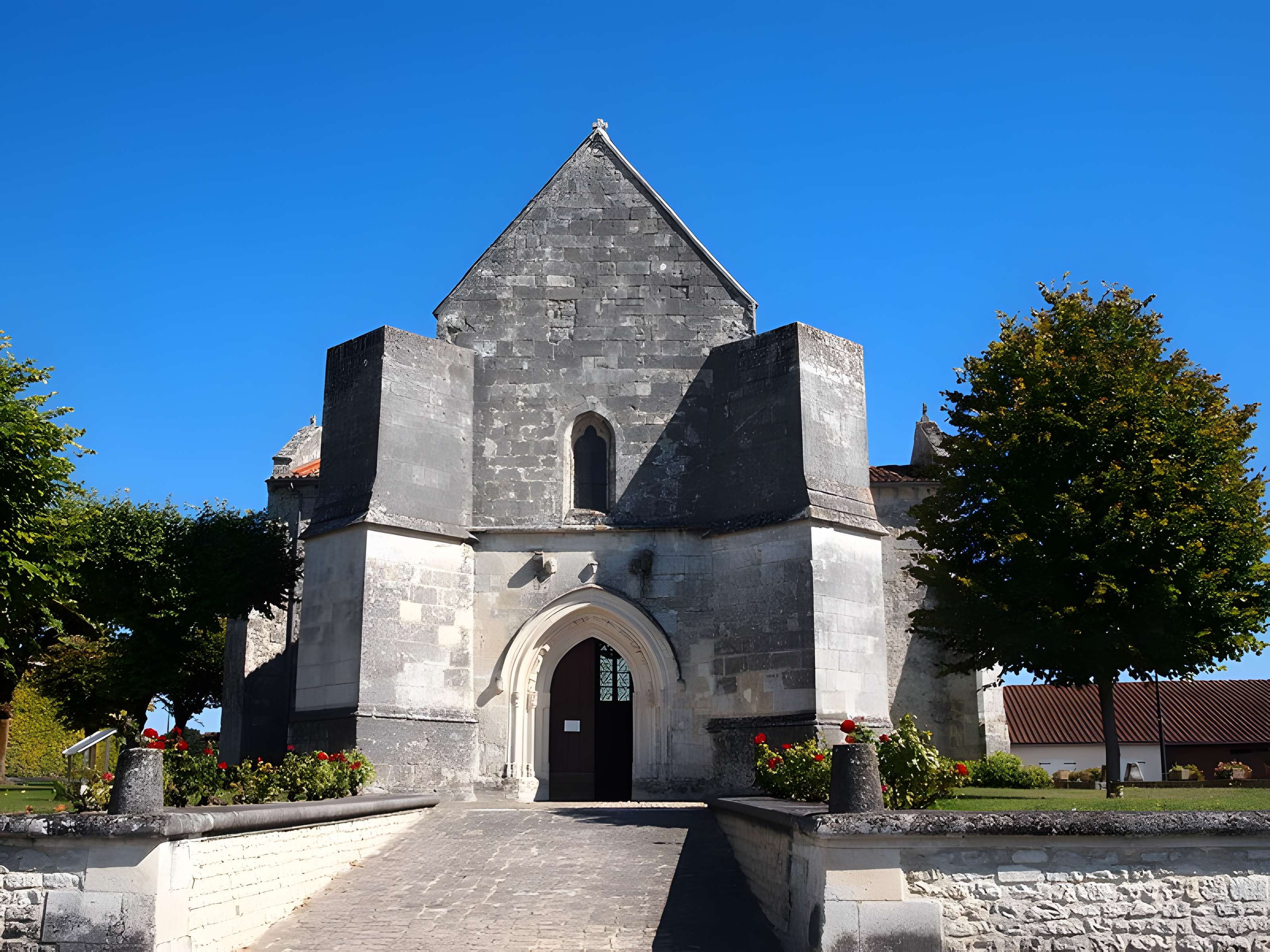 Église Saint-Pierre de Germignac 