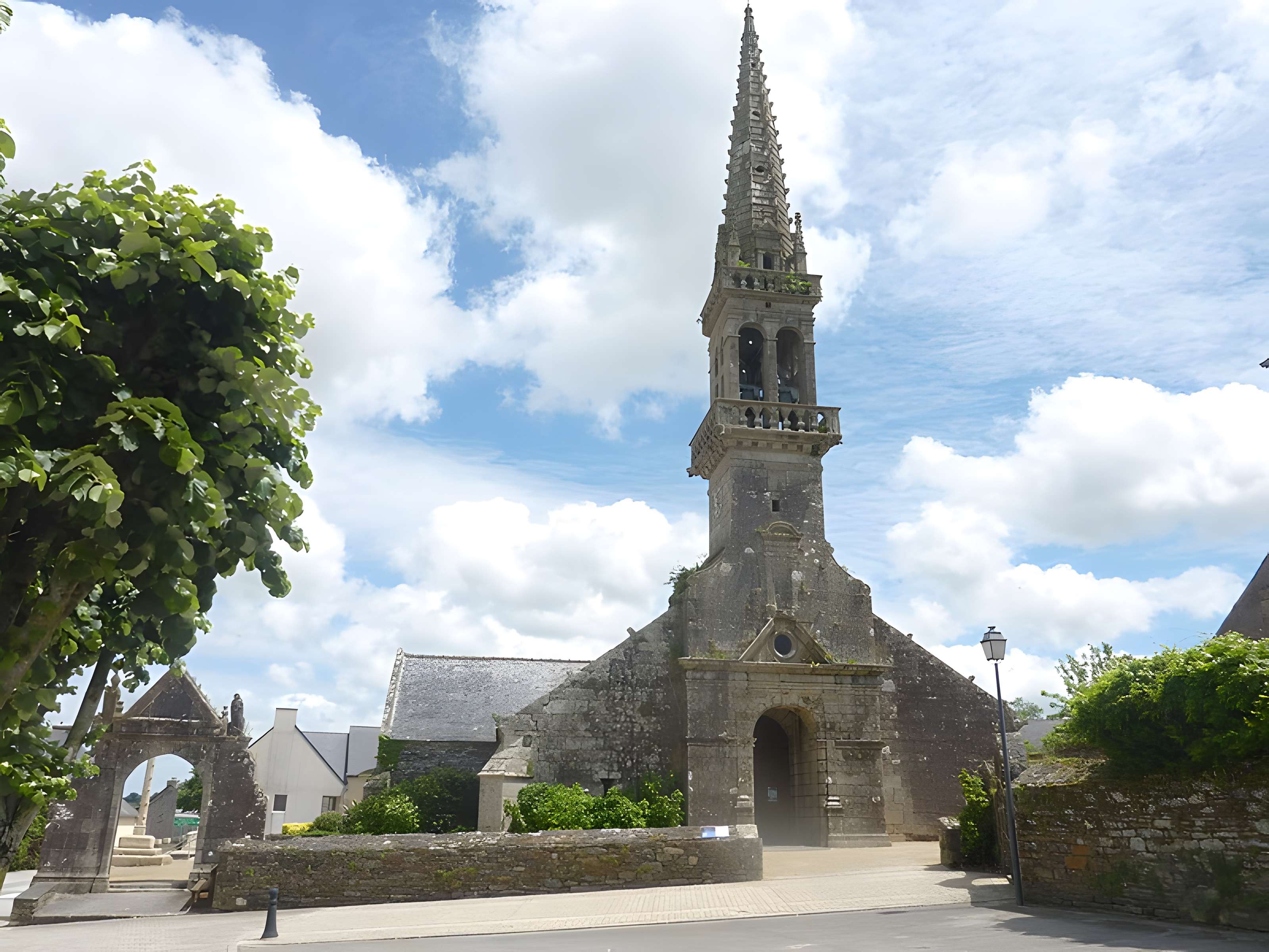 Église Saint-Pierre de Gouézec