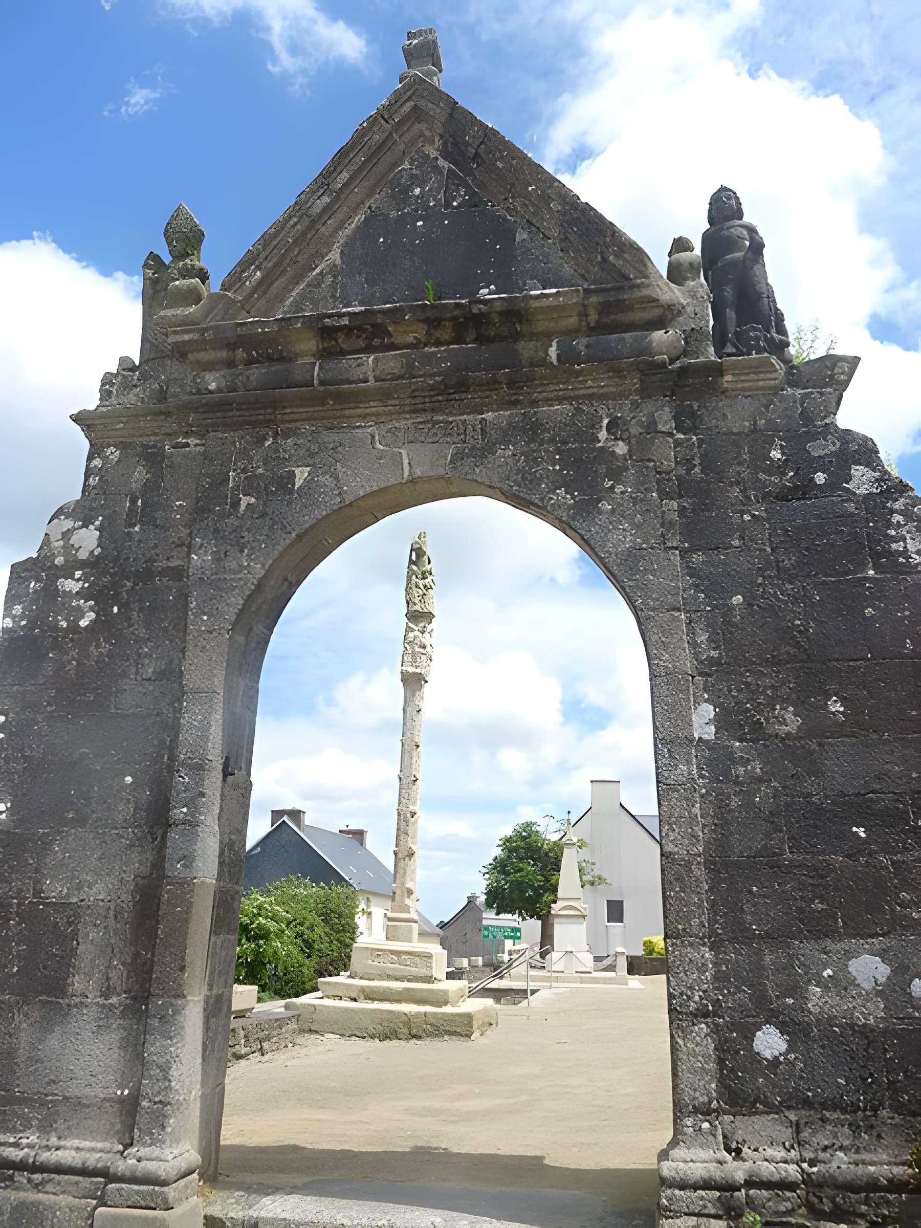 Église Saint-Pierre de Gouézec