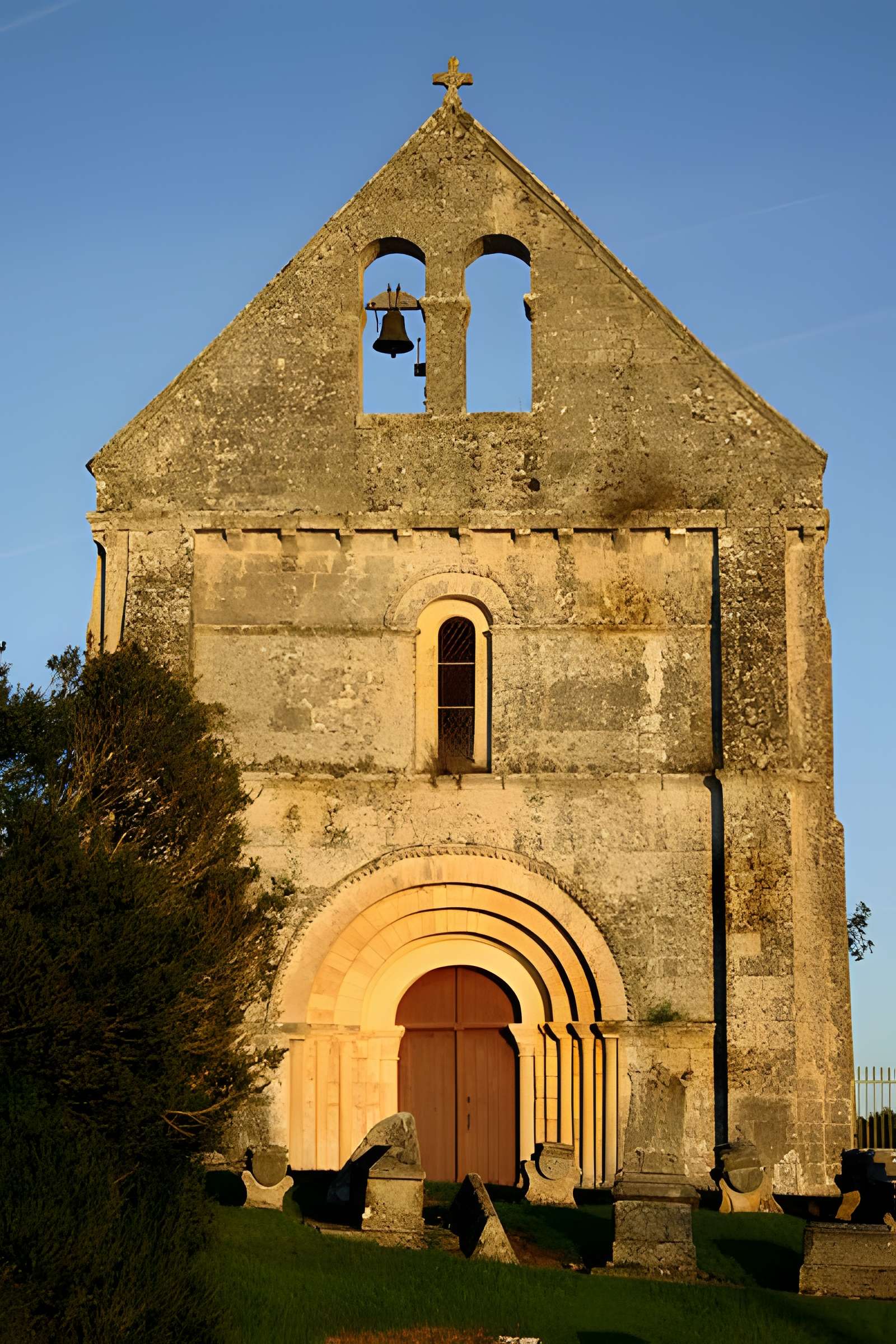Église Saint-Pierre de Juicq