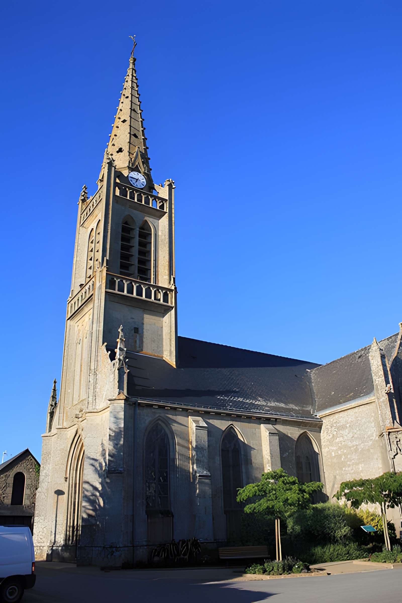 Église Saint-Pierre de Locoal-Mendon