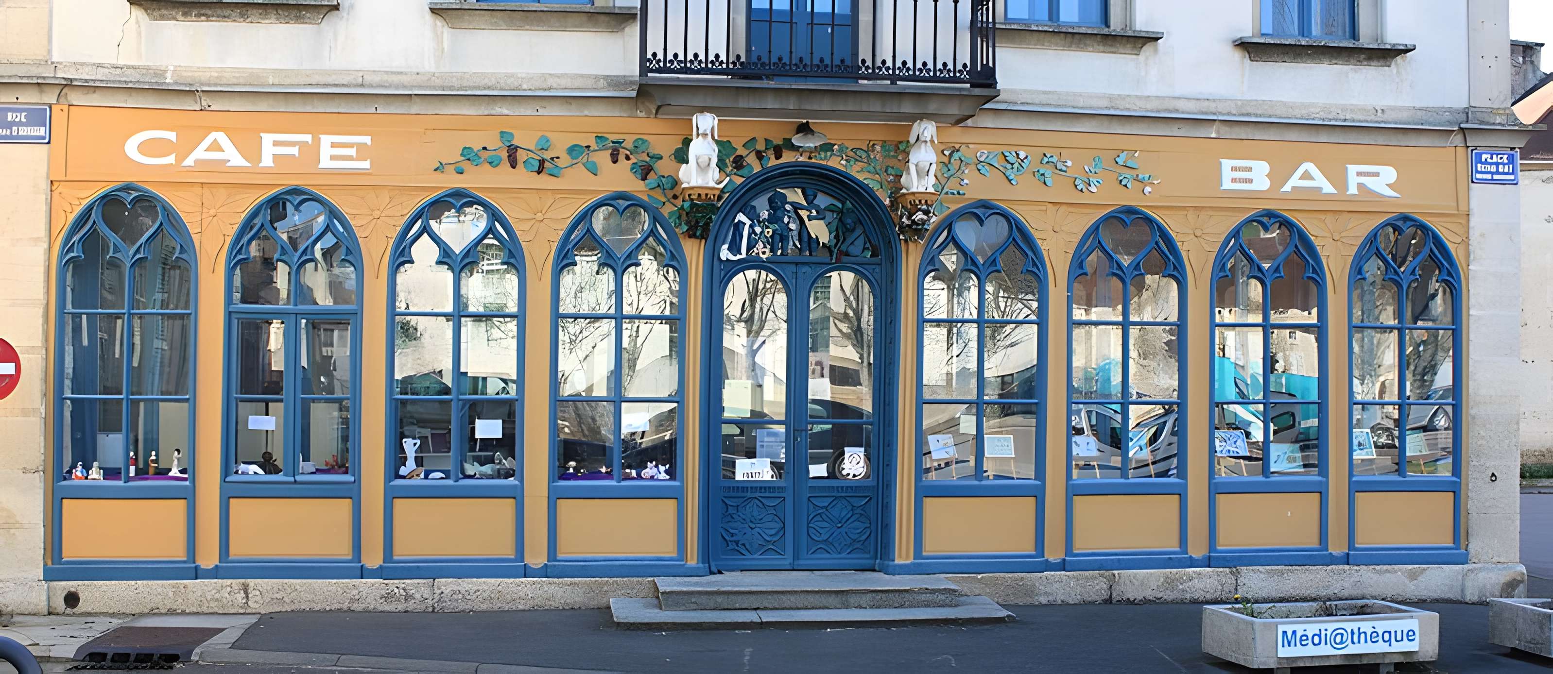 Café des Chiens Blancs à Laignes