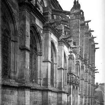Église Saint-Pierre de Montfort-lAmaury