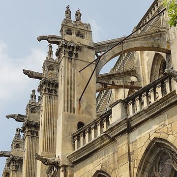 Église Saint-Pierre de Montfort-lAmaury